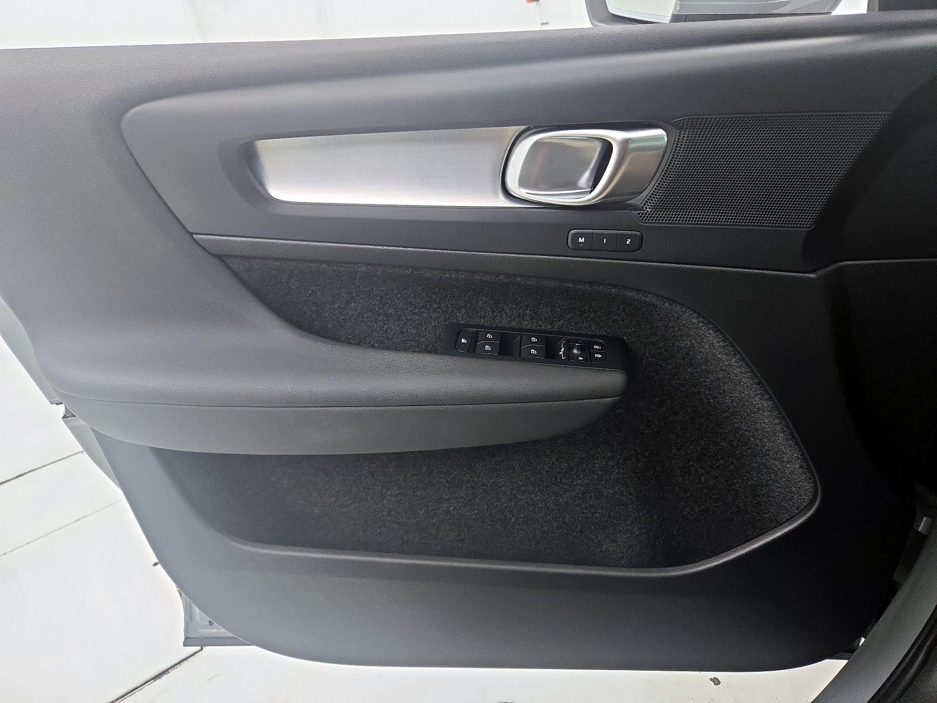Thumbnail: 2024 Volvo XC40 - 12