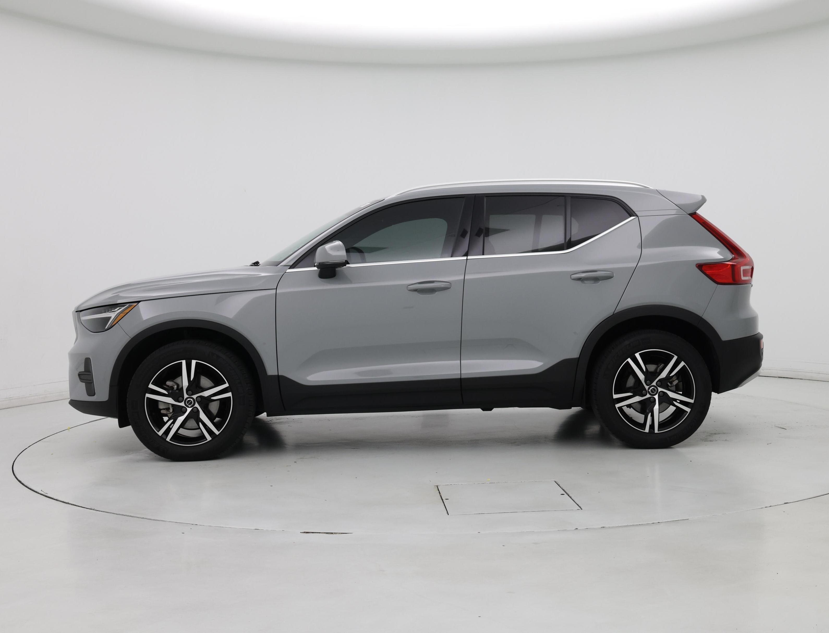 Thumbnail: 2024 Volvo XC40 - 3