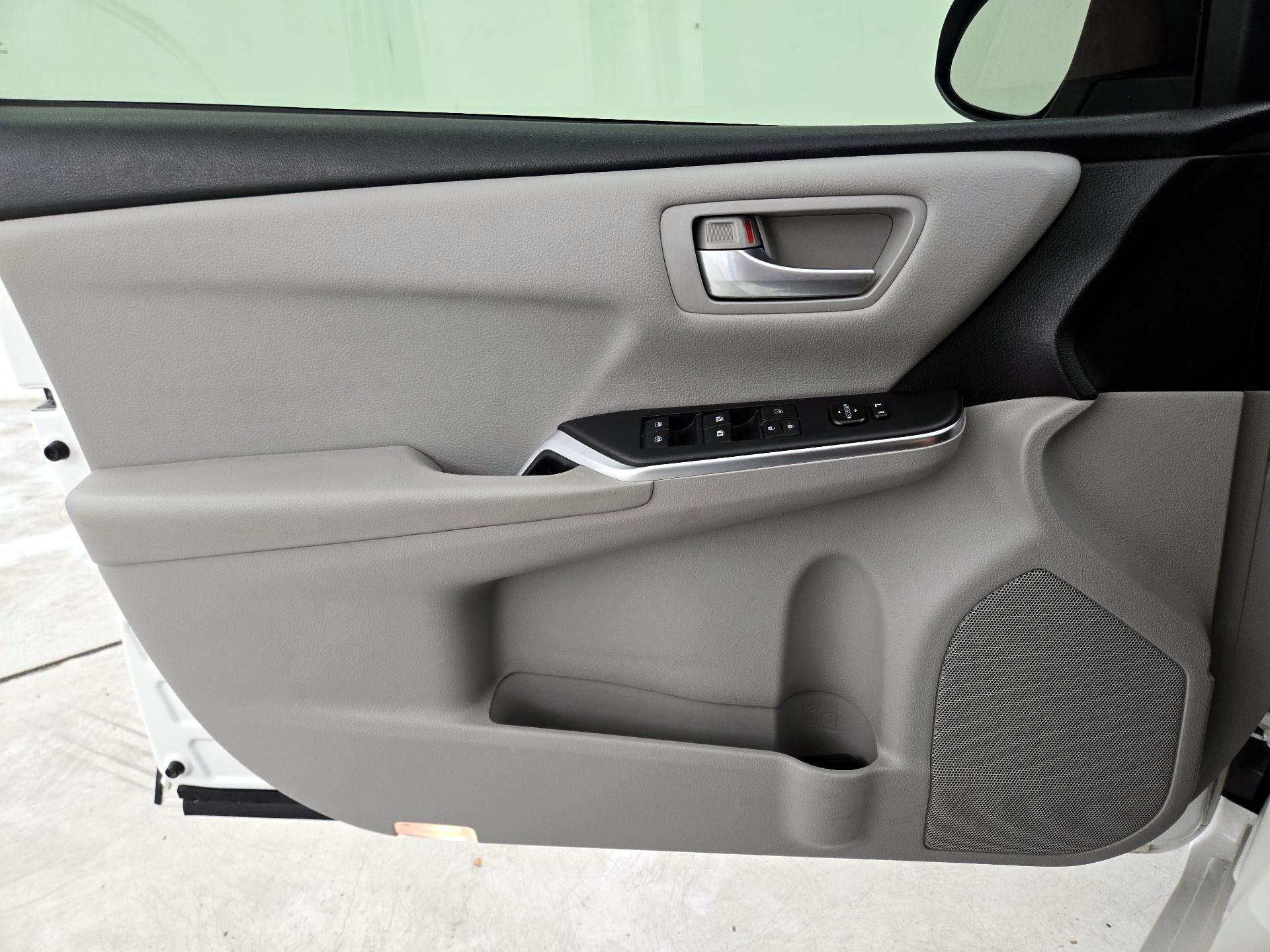 Thumbnail: 2017 Toyota Camry - 12
