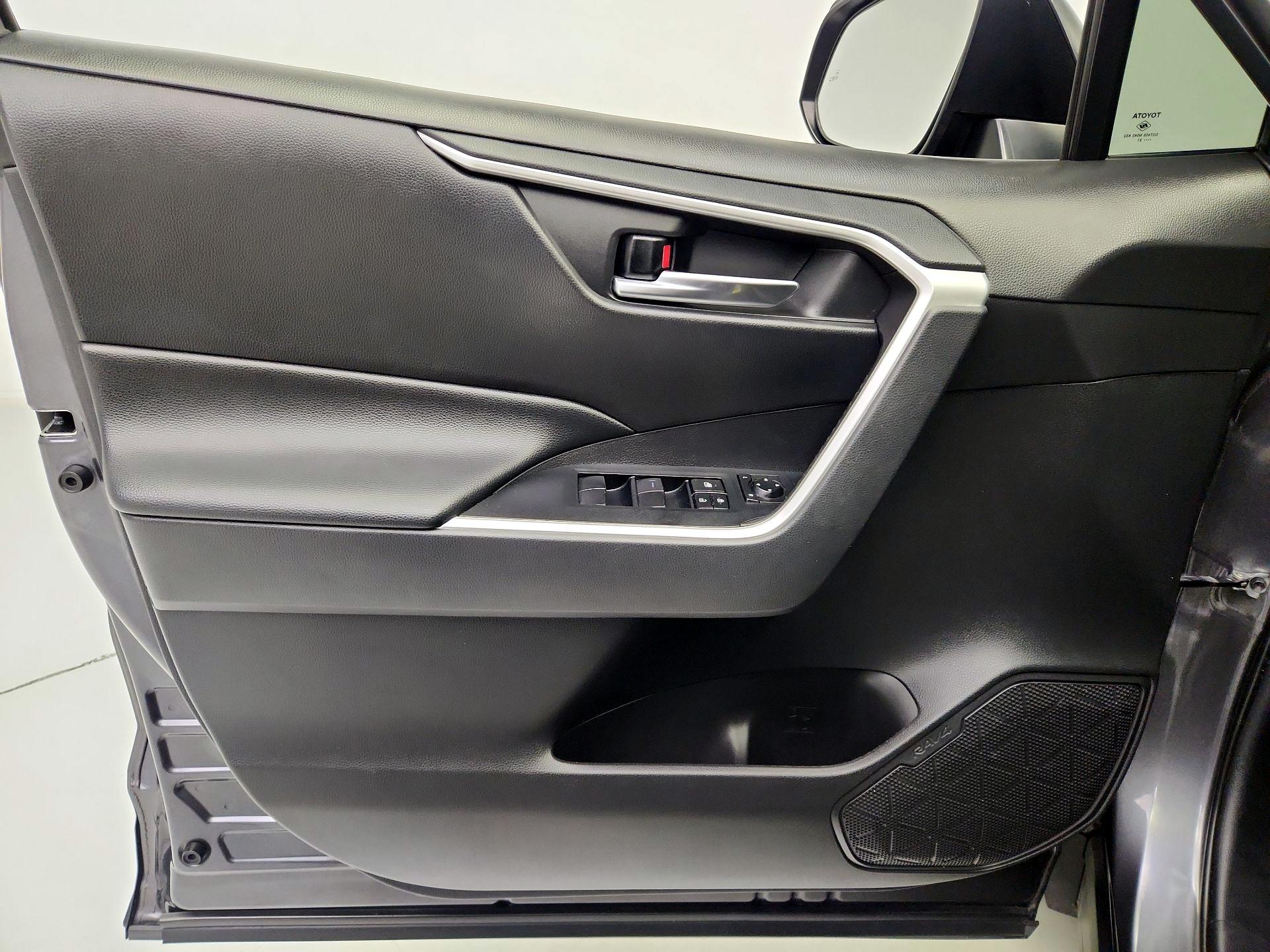 Thumbnail: 2021 Toyota RAV4 - 12