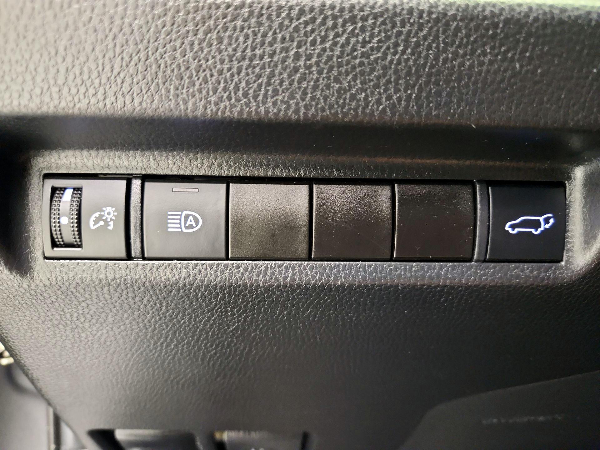 Thumbnail: 2021 Toyota RAV4 - 13