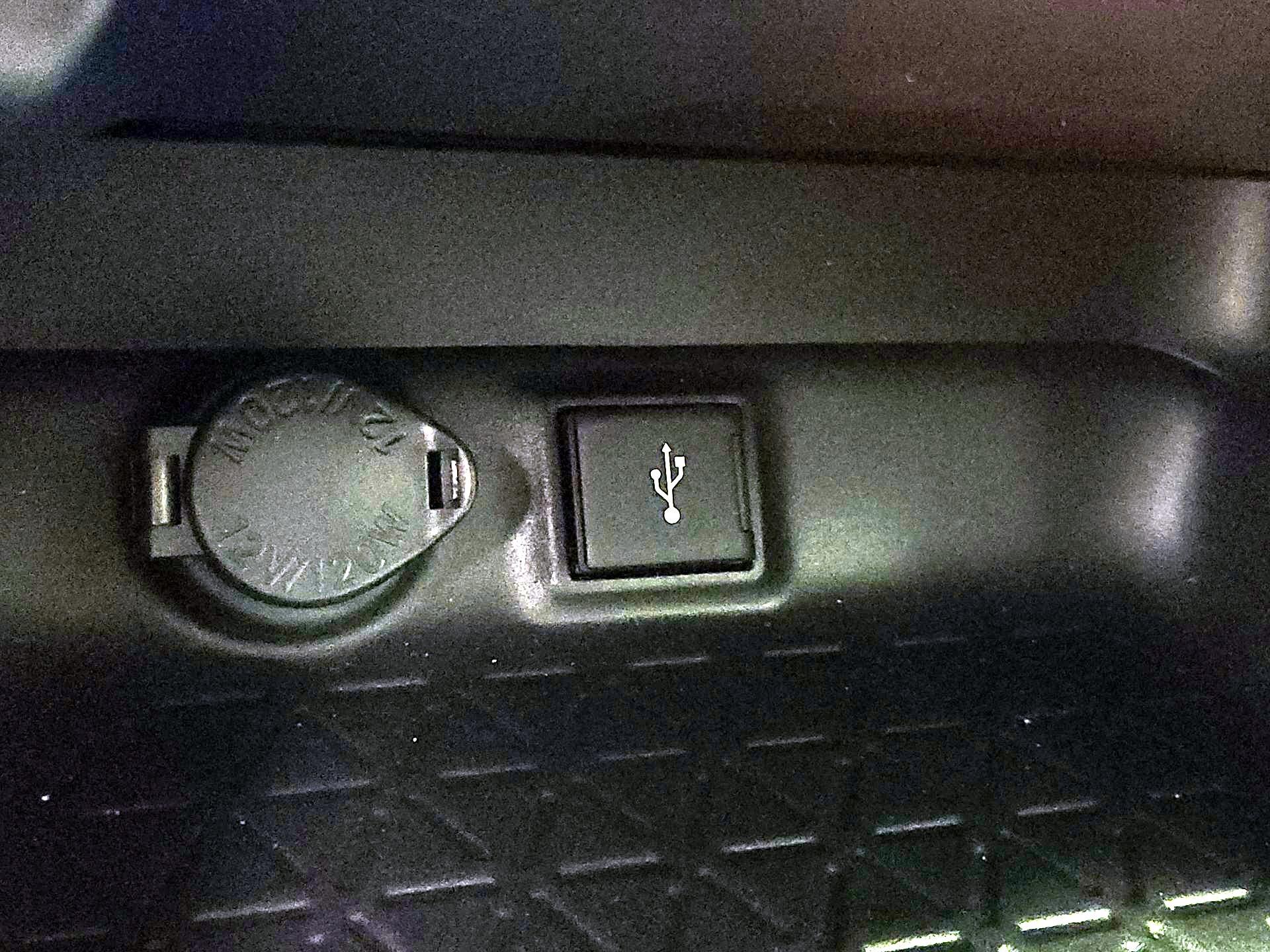 Thumbnail: 2021 Toyota RAV4 - 18