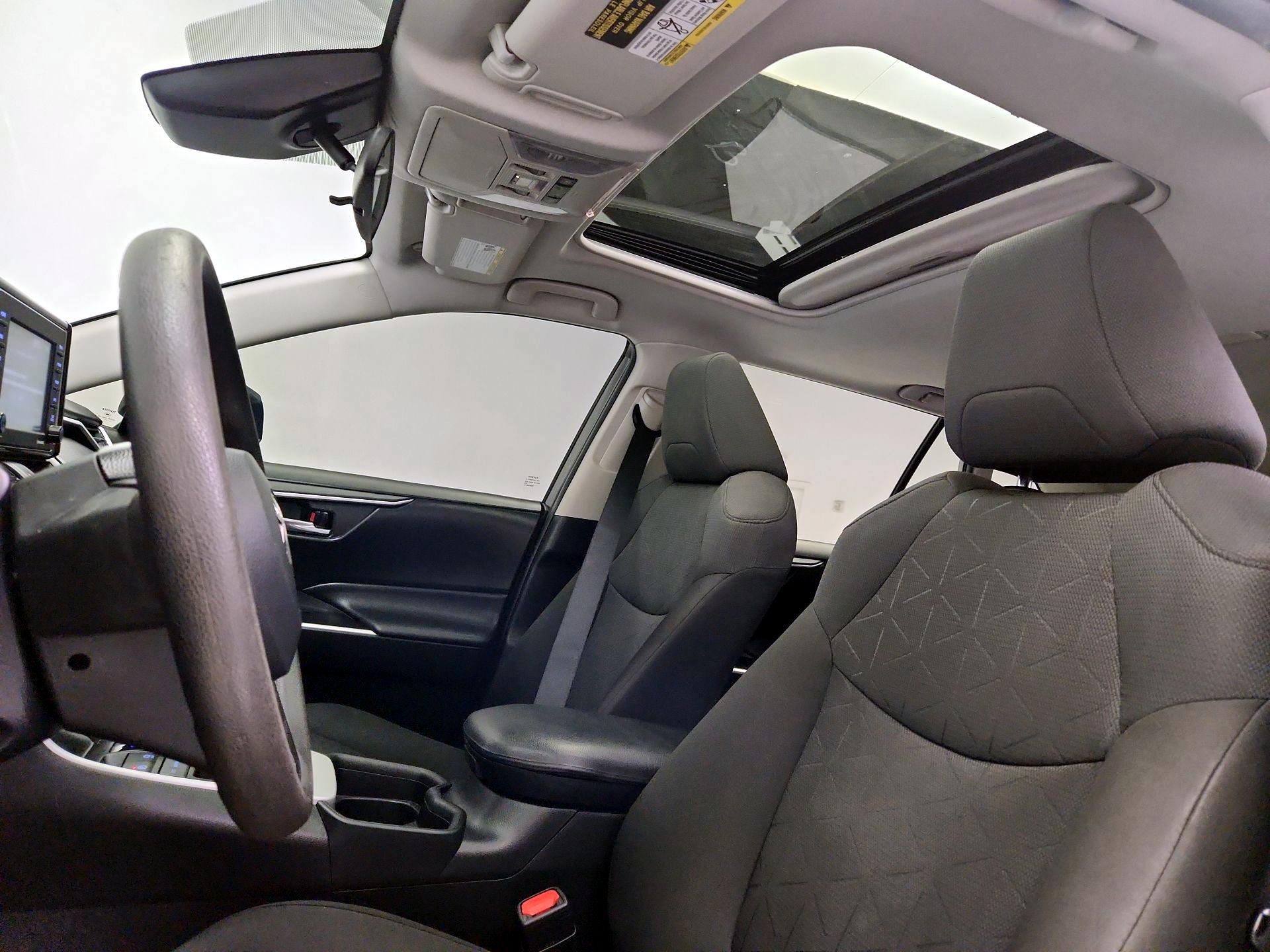 Thumbnail: 2021 Toyota RAV4 - 19