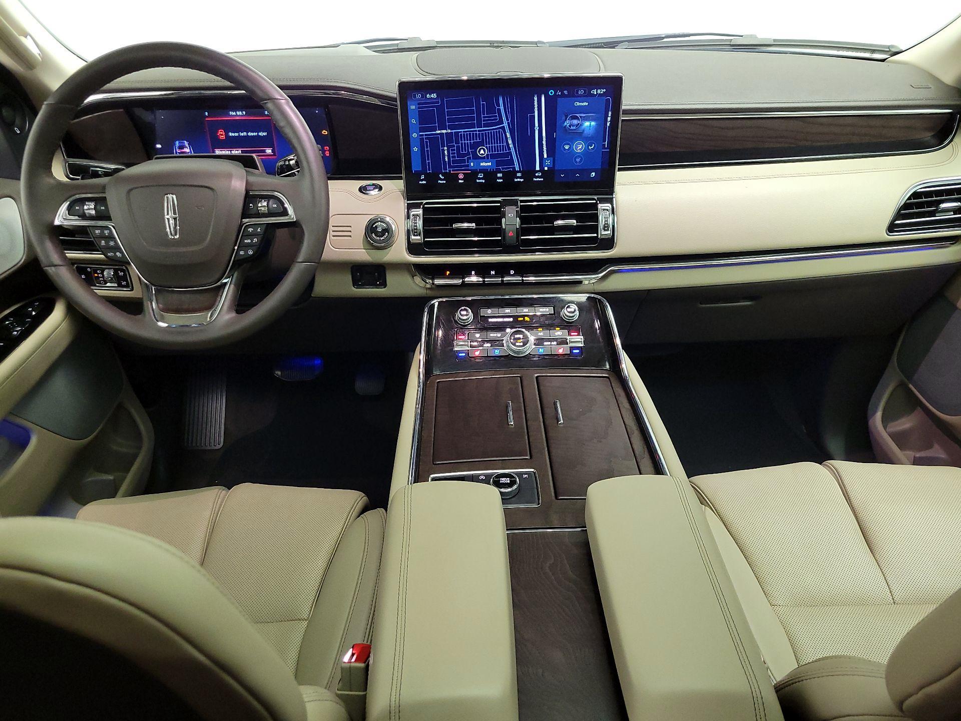 Thumbnail: 2024 Lincoln Navigator L - 9