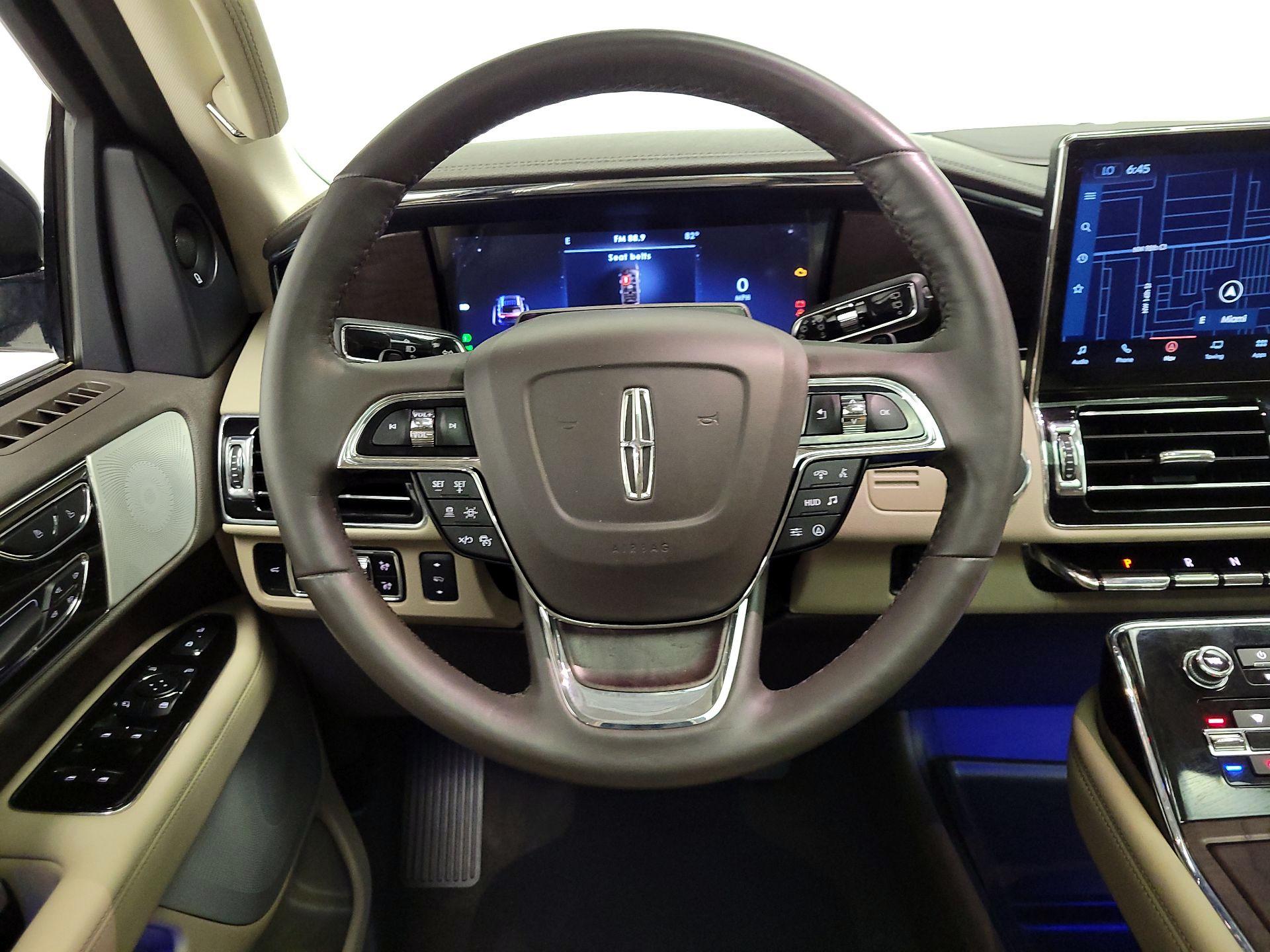 Thumbnail: 2024 Lincoln Navigator L - 10