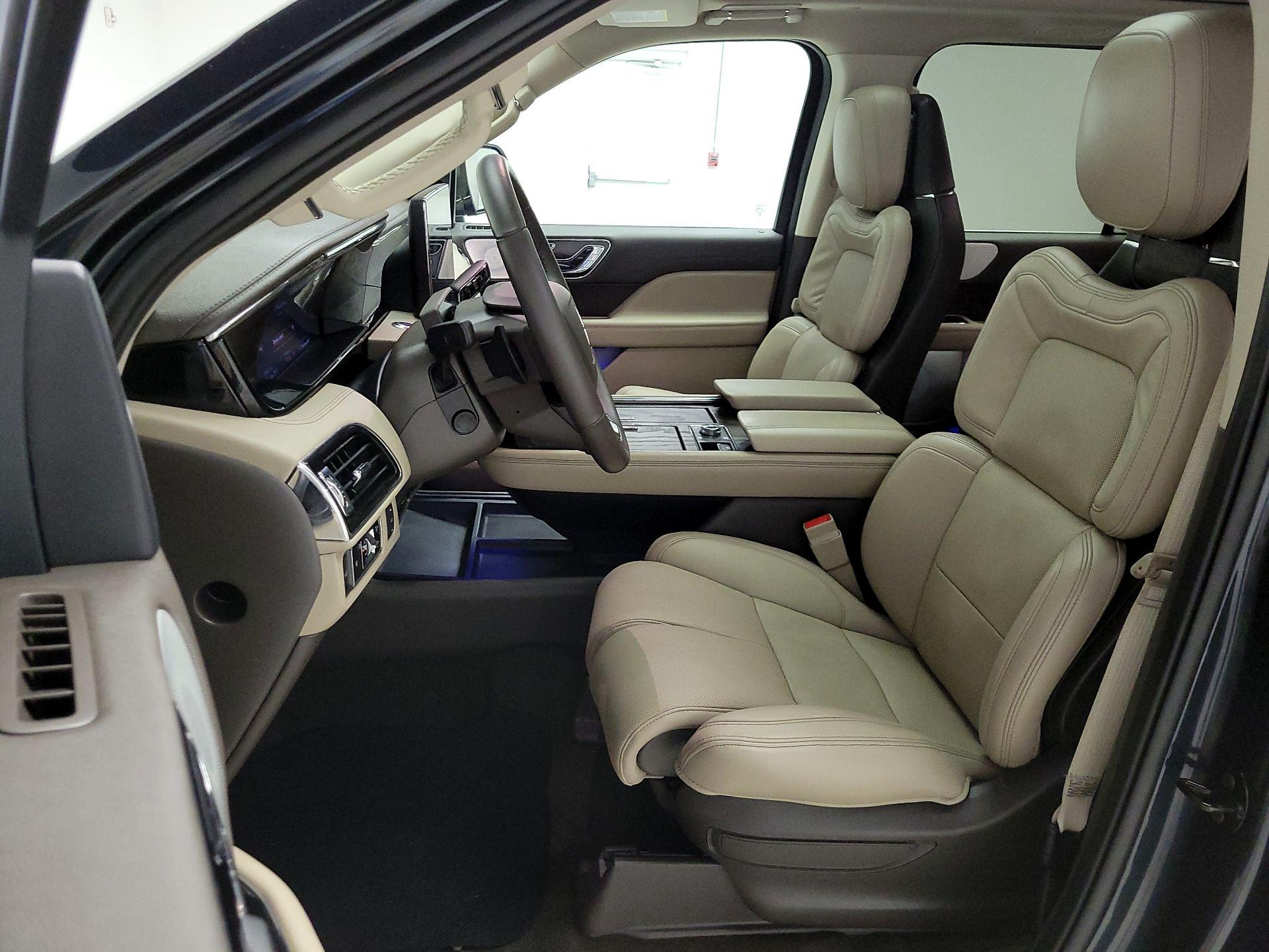 Thumbnail: 2024 Lincoln Navigator L - 11