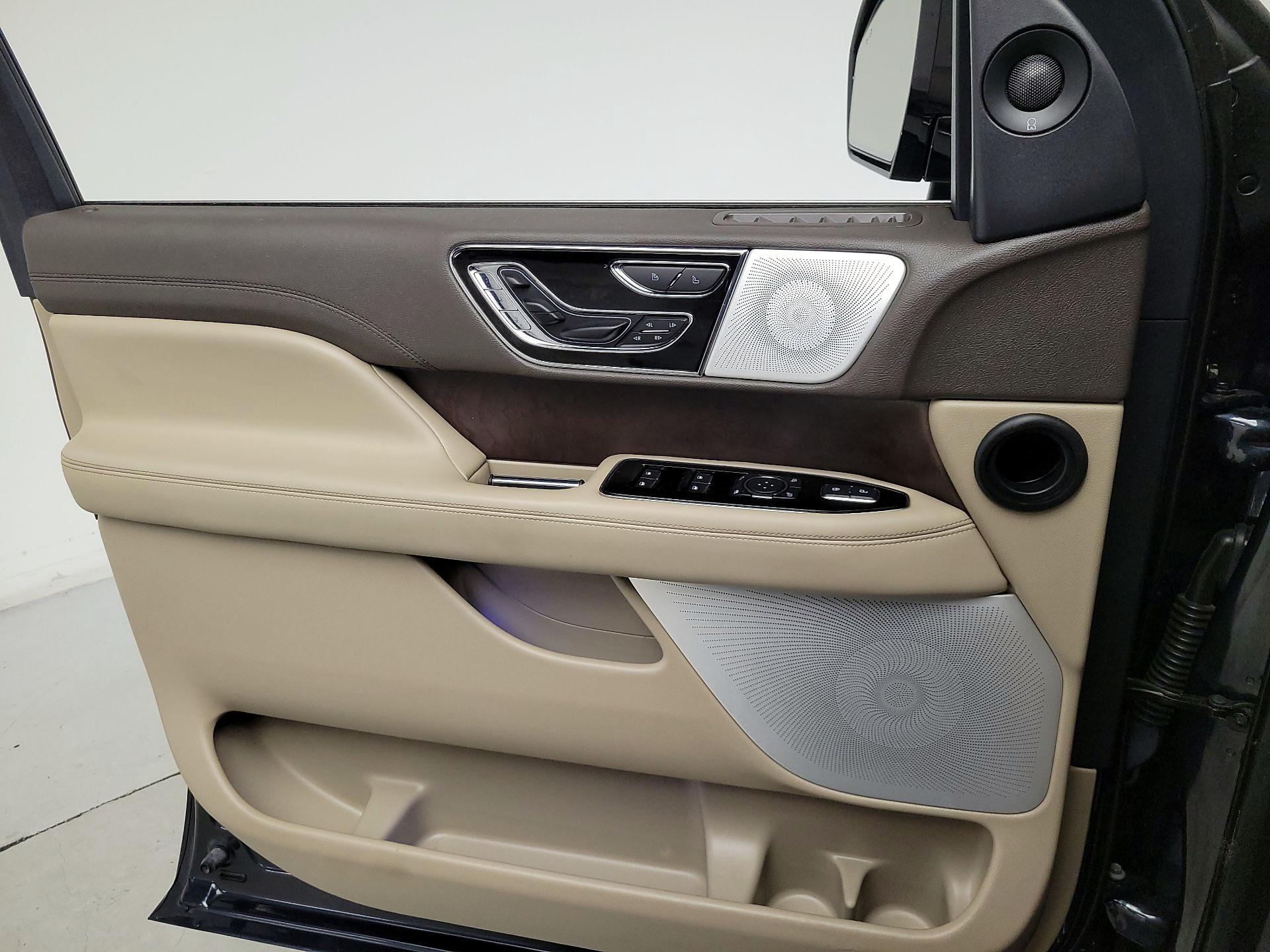 Thumbnail: 2024 Lincoln Navigator L - 12