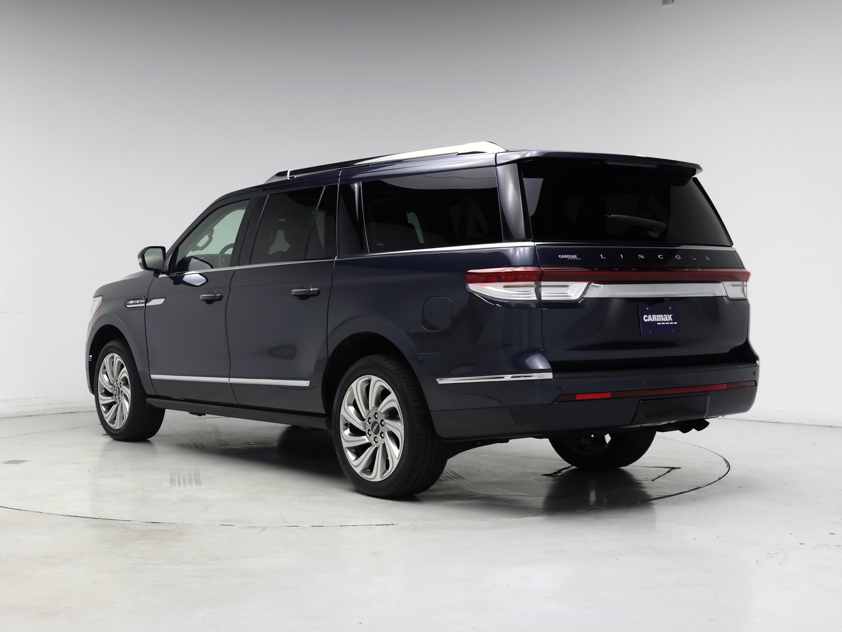 Thumbnail: 2024 Lincoln Navigator L - 2