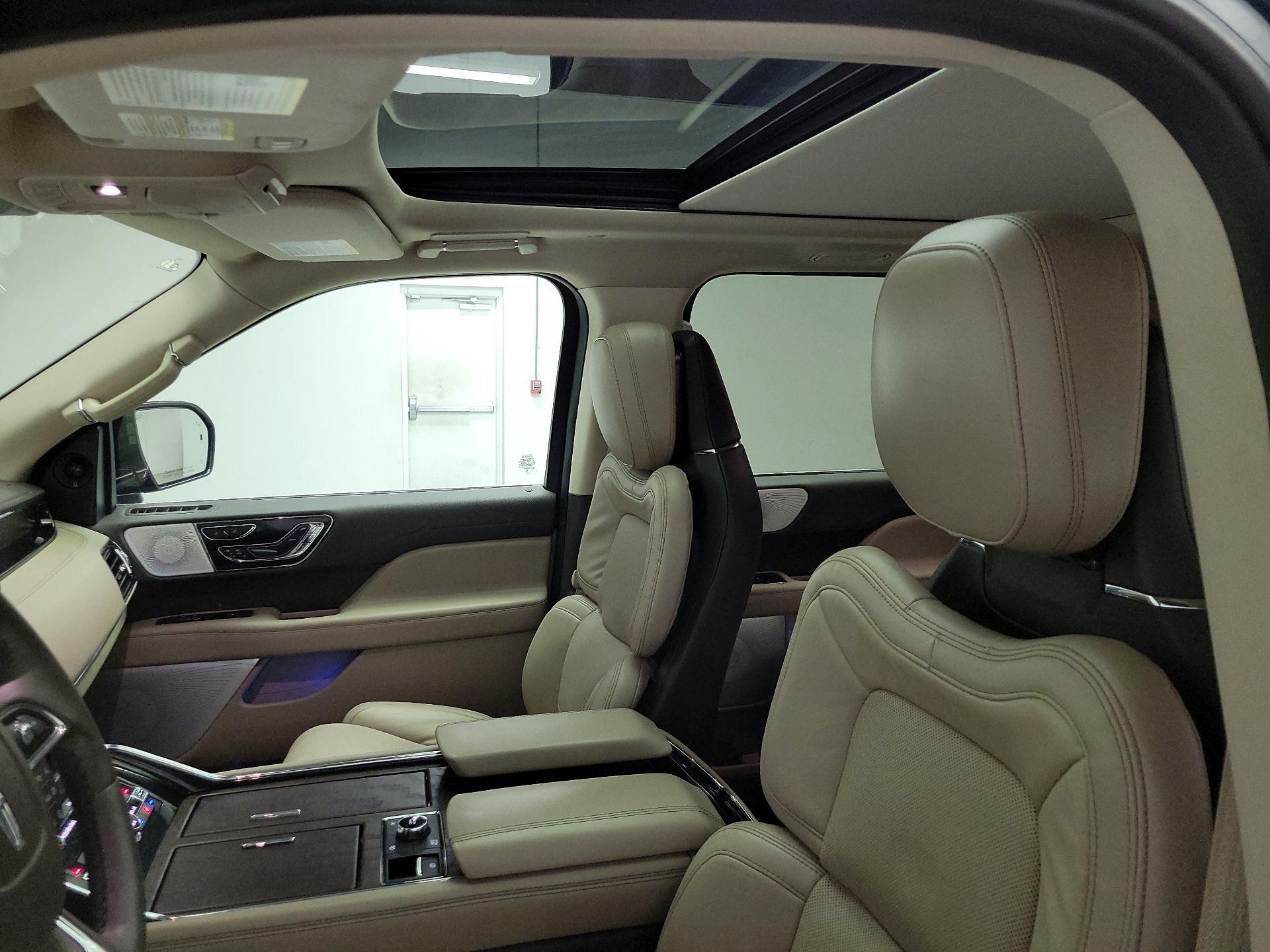 Thumbnail: 2024 Lincoln Navigator L - 20