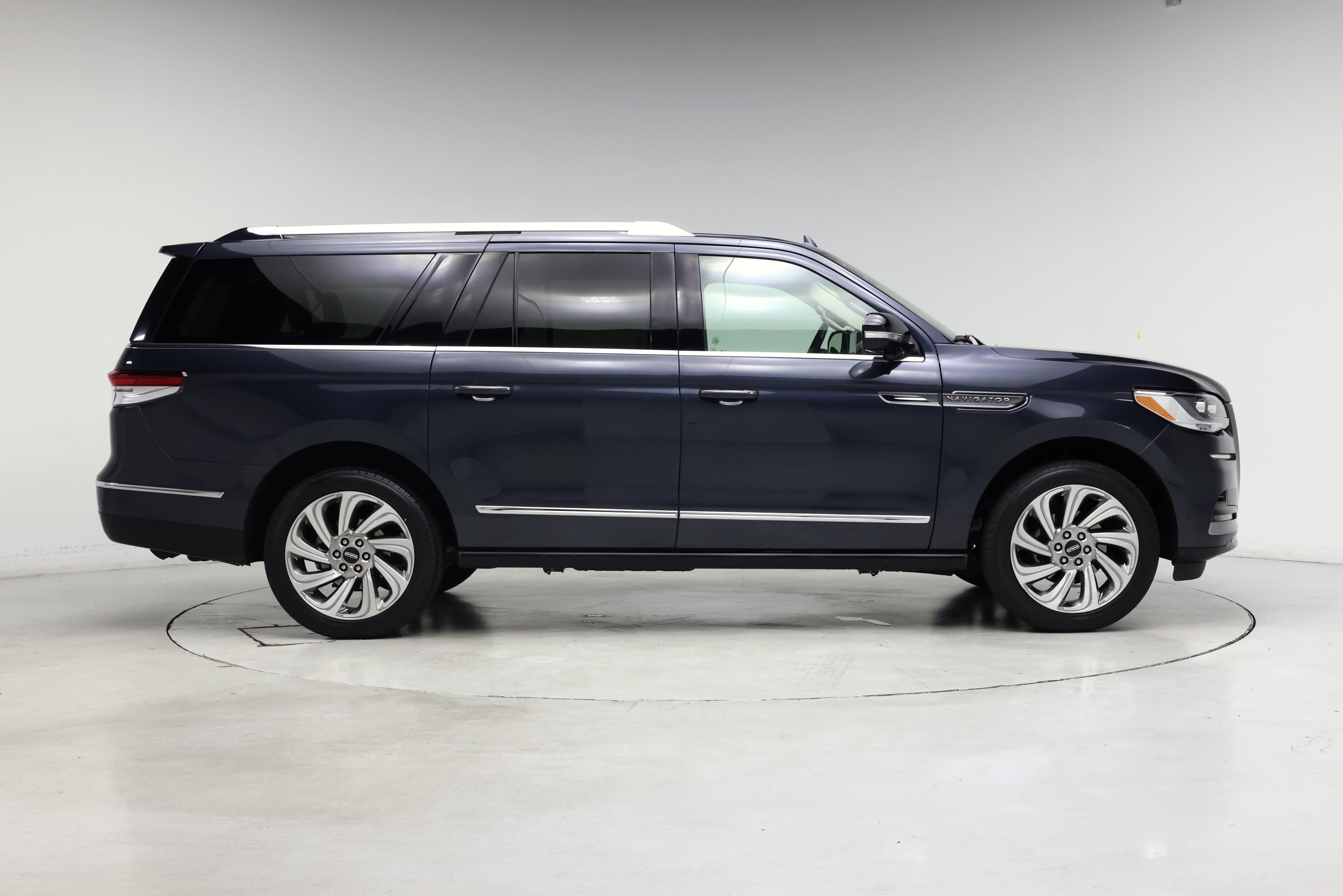 Thumbnail: 2024 Lincoln Navigator L - 7