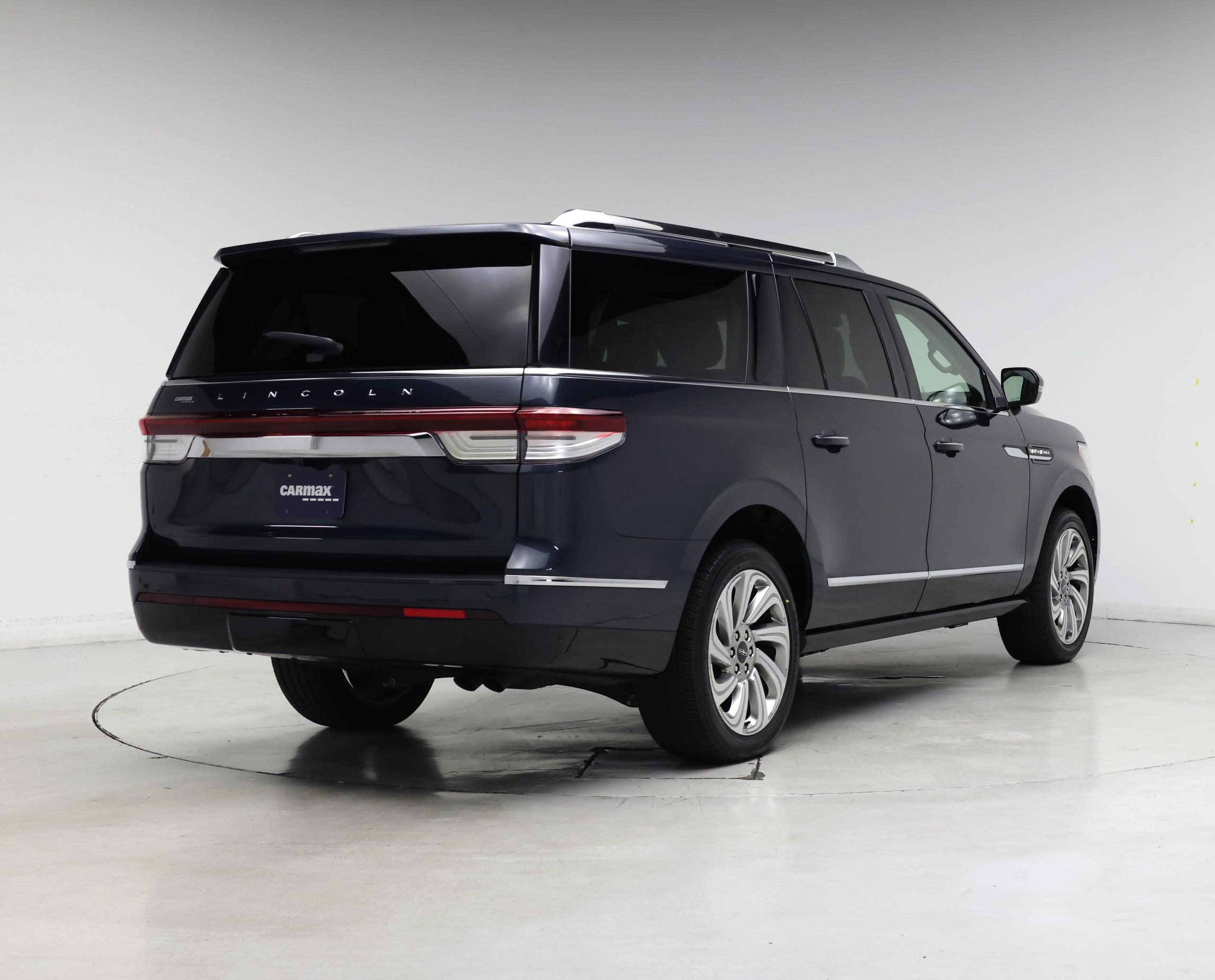Thumbnail: 2024 Lincoln Navigator L - 8