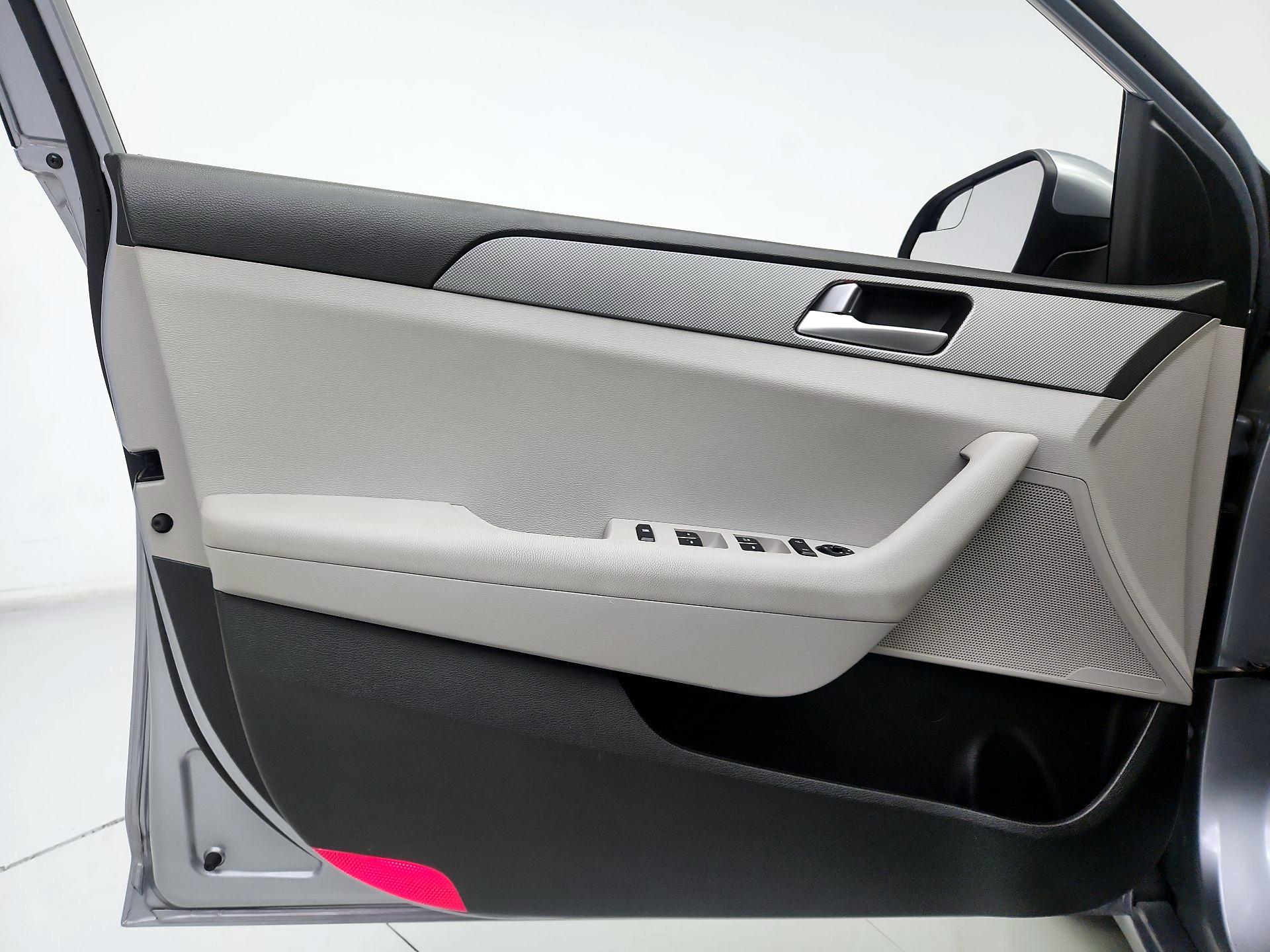 Thumbnail: 2016 Hyundai Sonata - 12