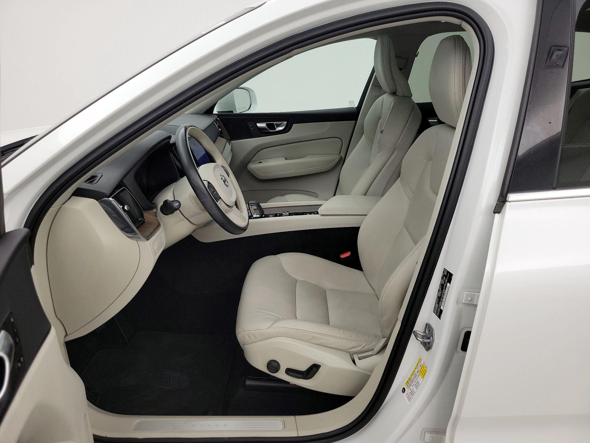 Thumbnail: 2022 Volvo XC60 - 11