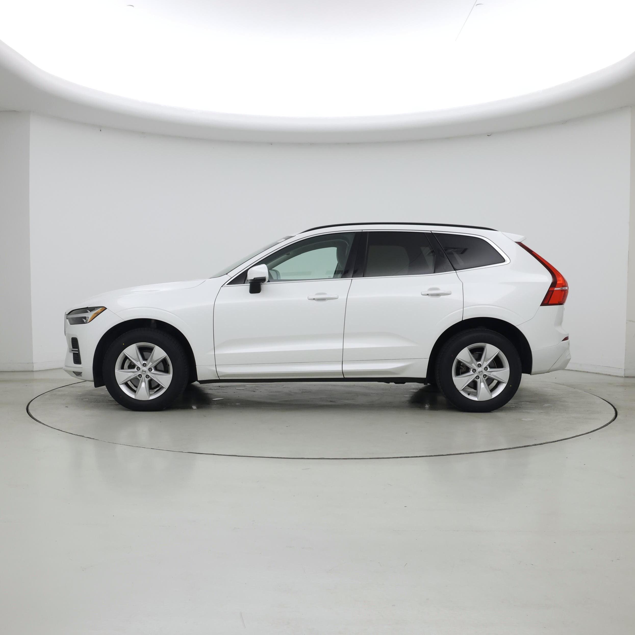 Thumbnail: 2022 Volvo XC60 - 3