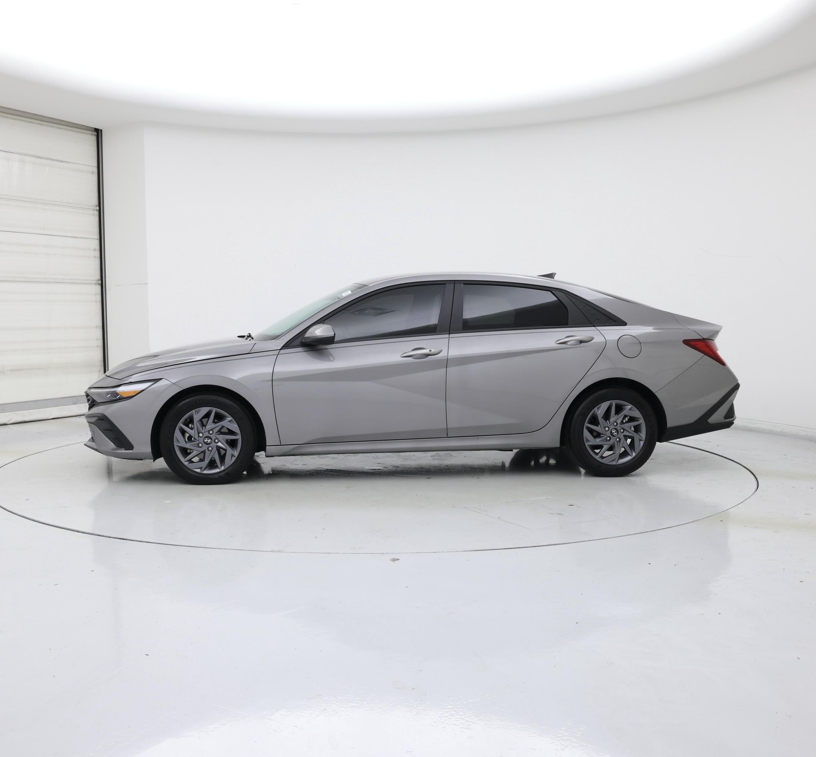 Thumbnail: 2024 Hyundai Elantra - 3