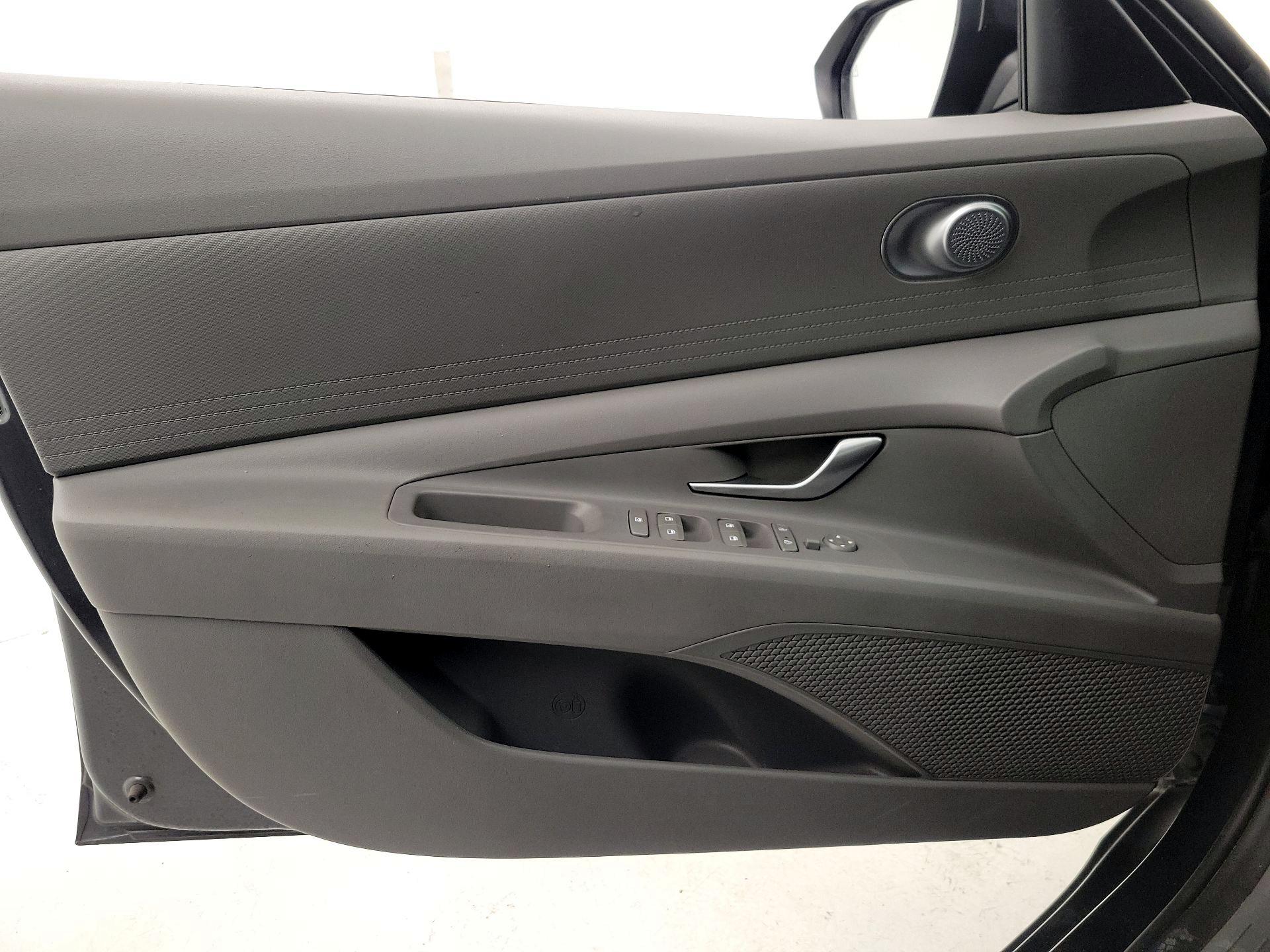 Thumbnail: 2021 Hyundai Elantra - 12