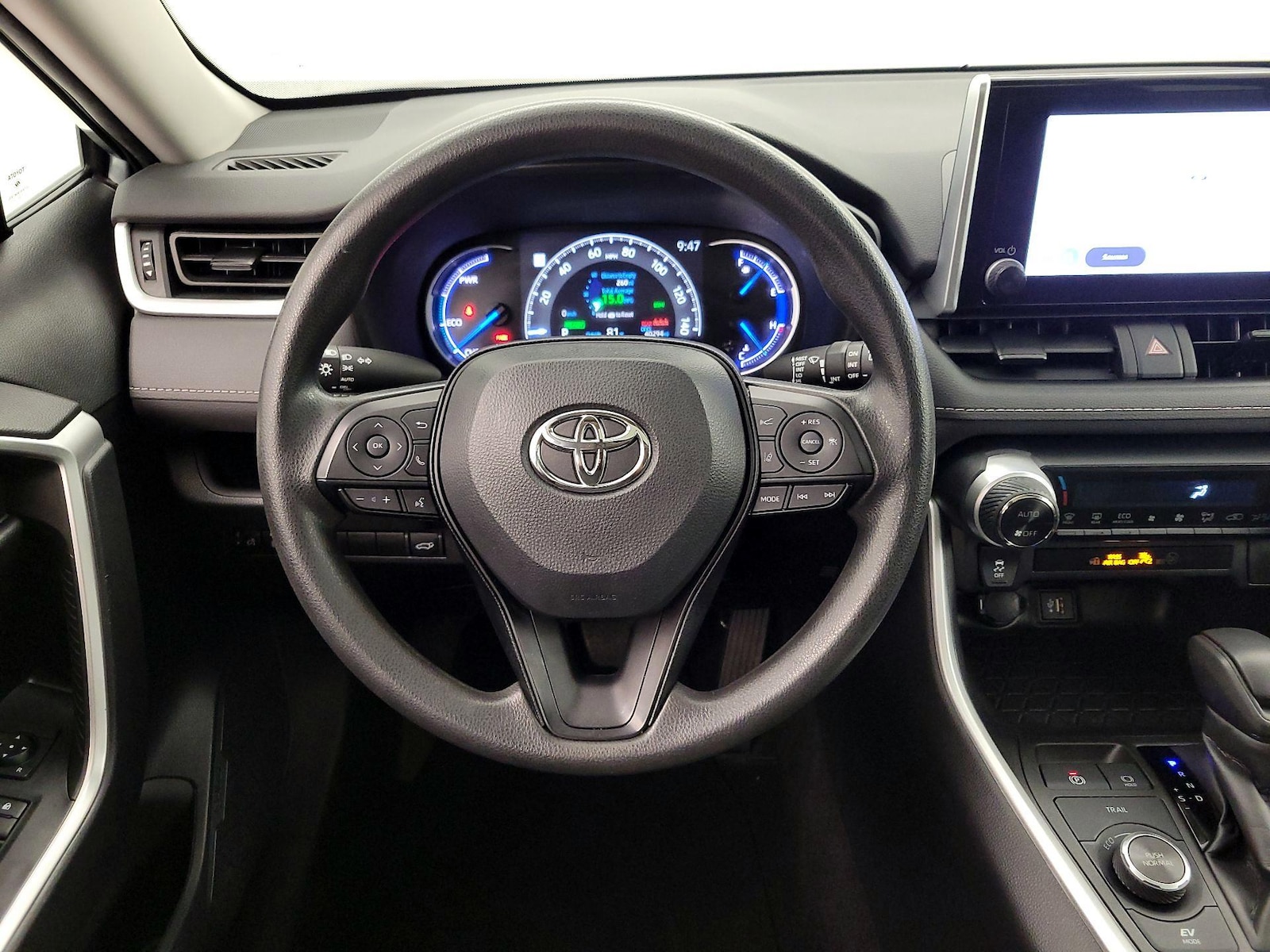 2024 Toyota RAV4 XLE - Photo 11