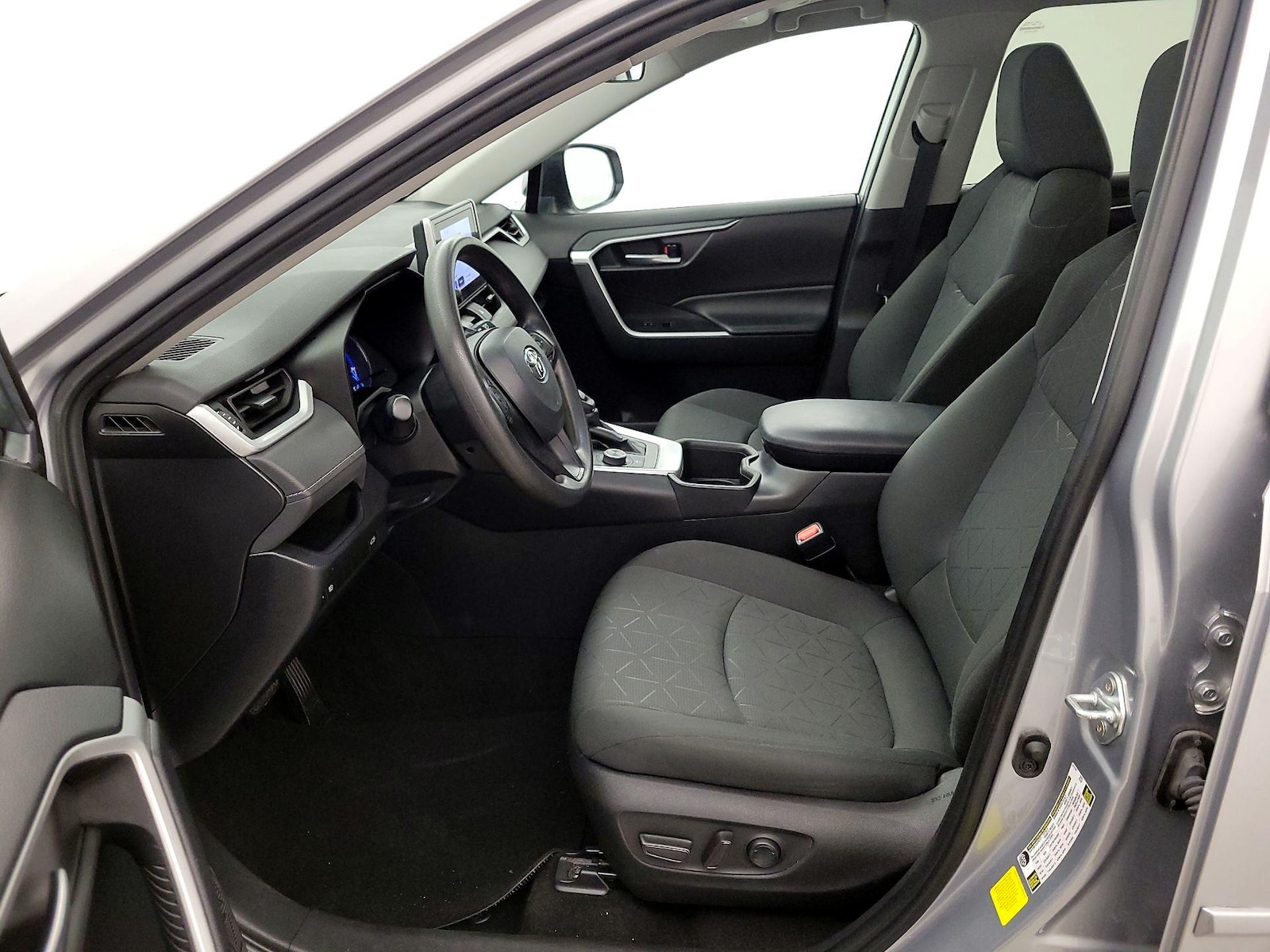 2024 Toyota RAV4 XLE - Photo 12