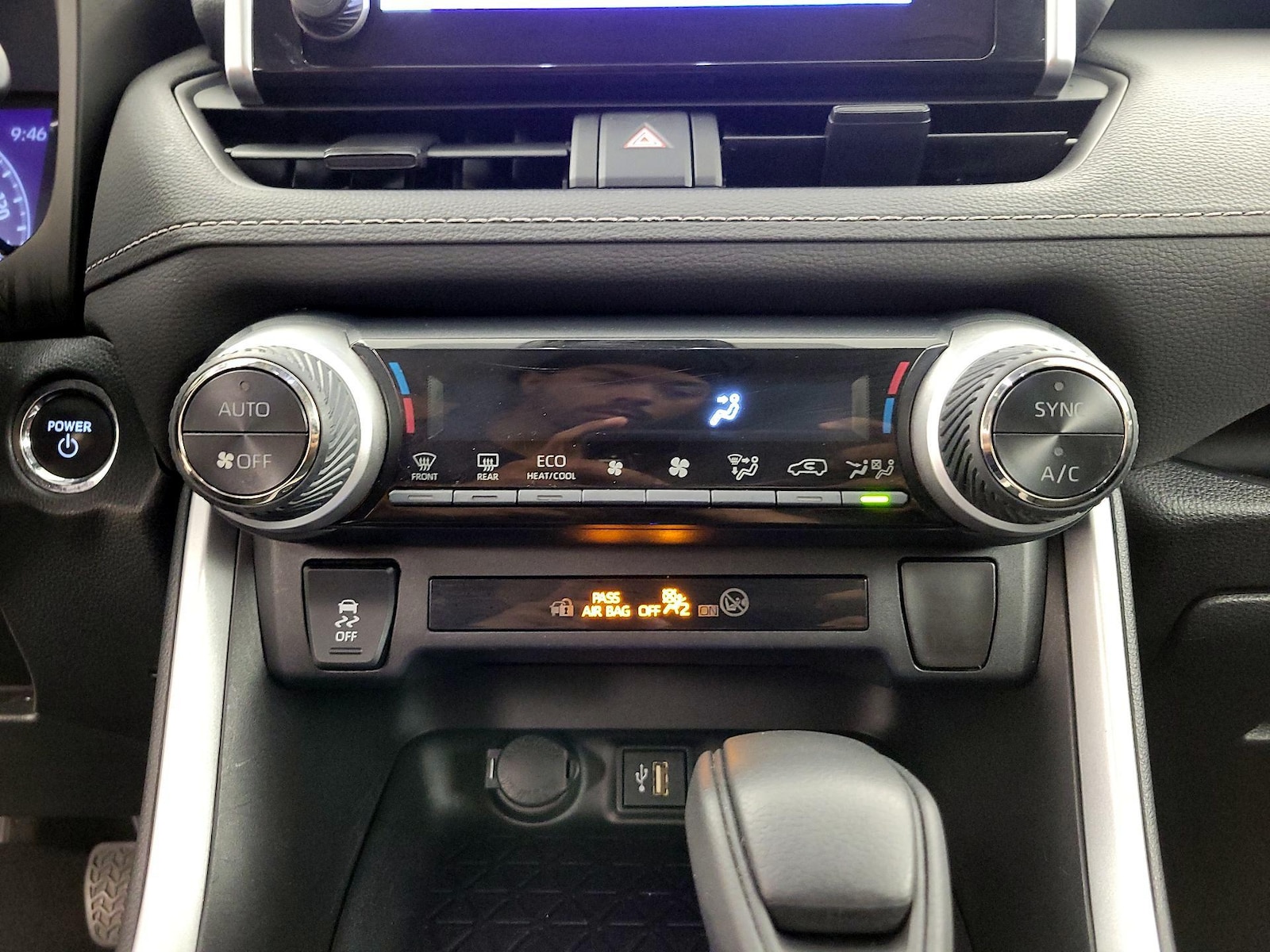 2024 Toyota RAV4 XLE - Photo 17