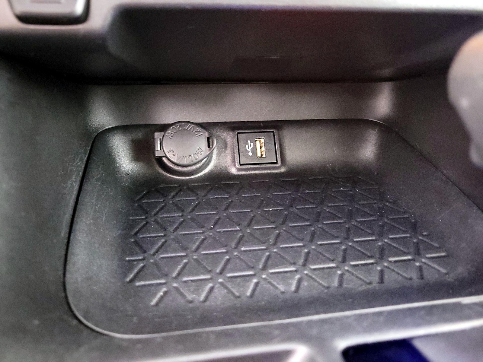 2024 Toyota RAV4 XLE - Photo 19