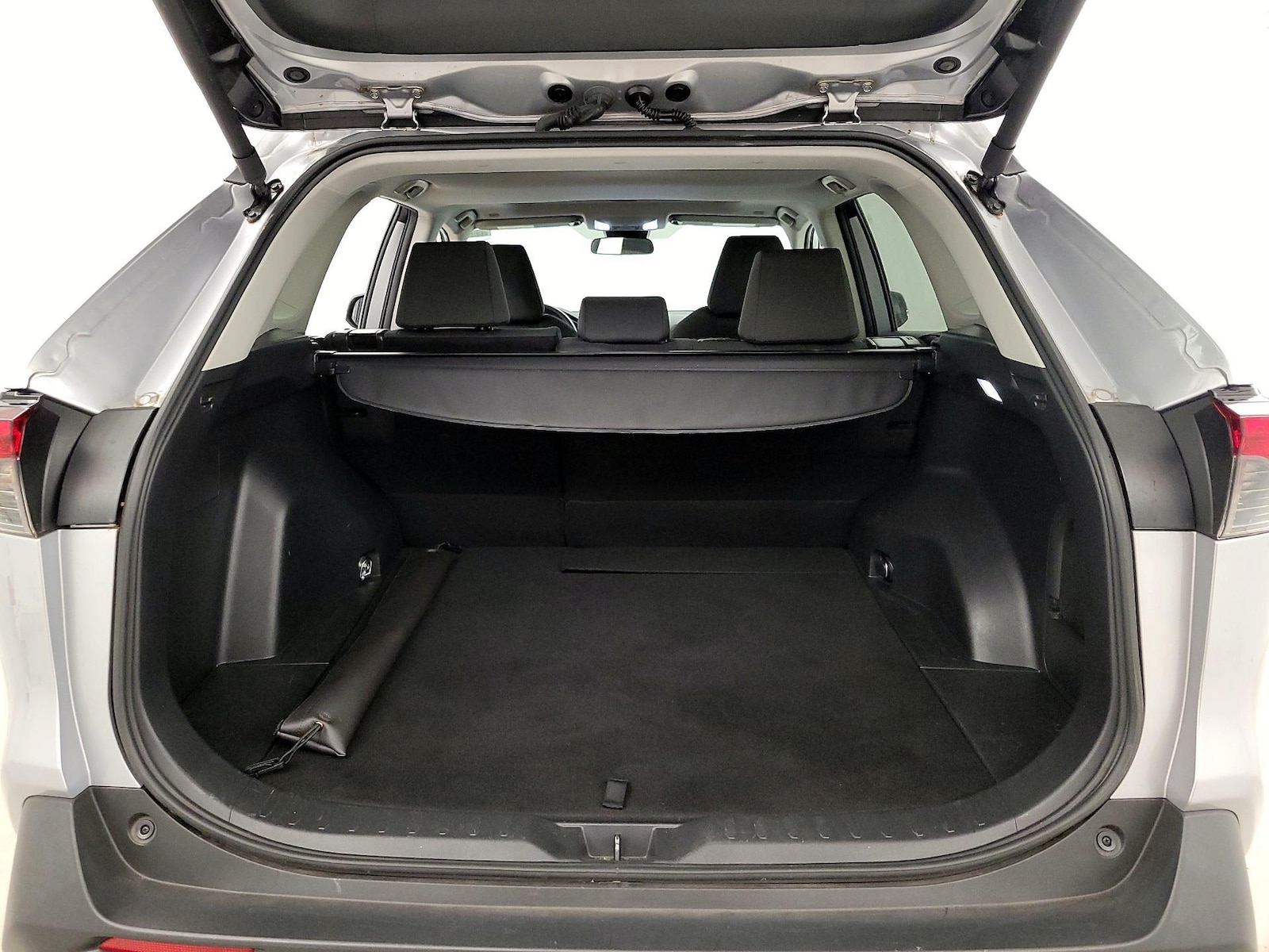 2024 Toyota RAV4 XLE - Photo 22