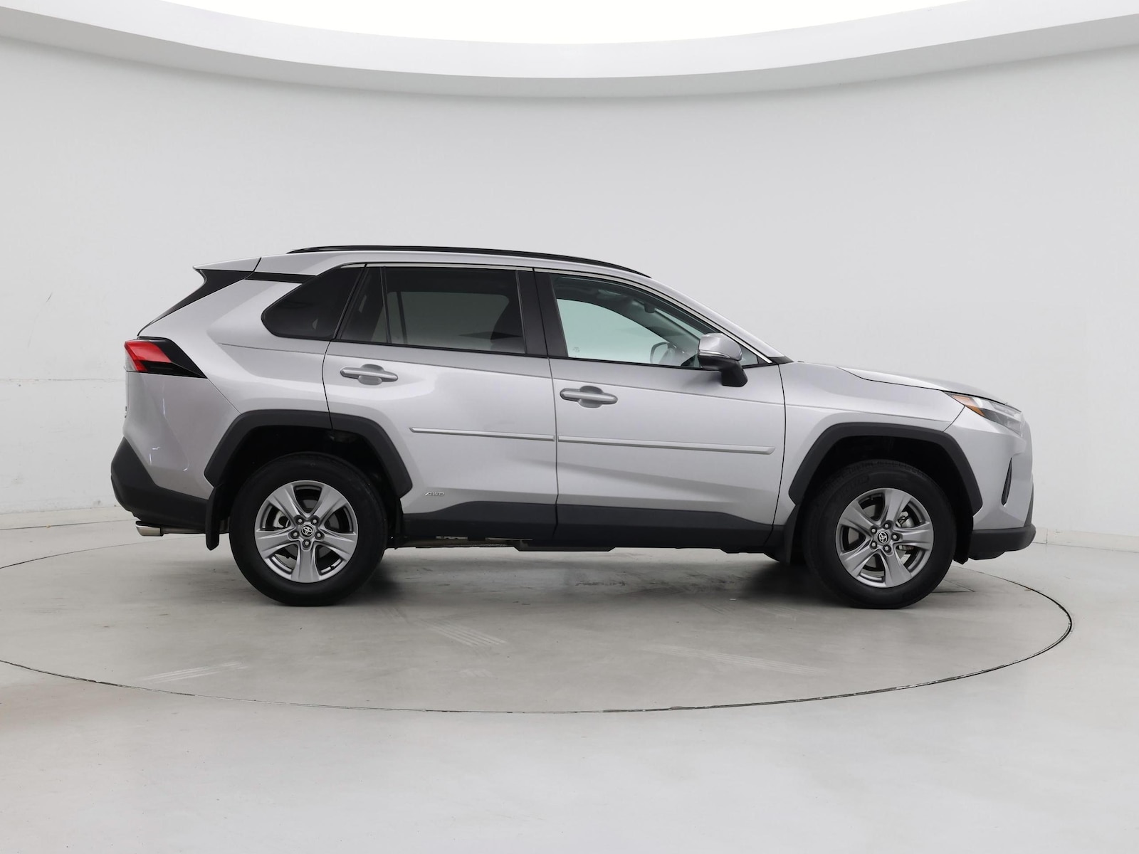 2024 Toyota RAV4 XLE - Photo 8