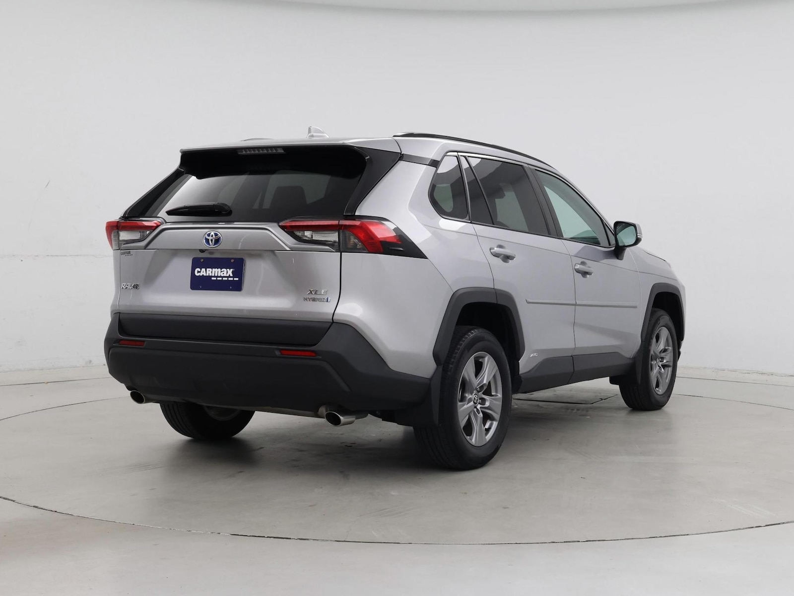 2024 Toyota RAV4 XLE - Photo 9