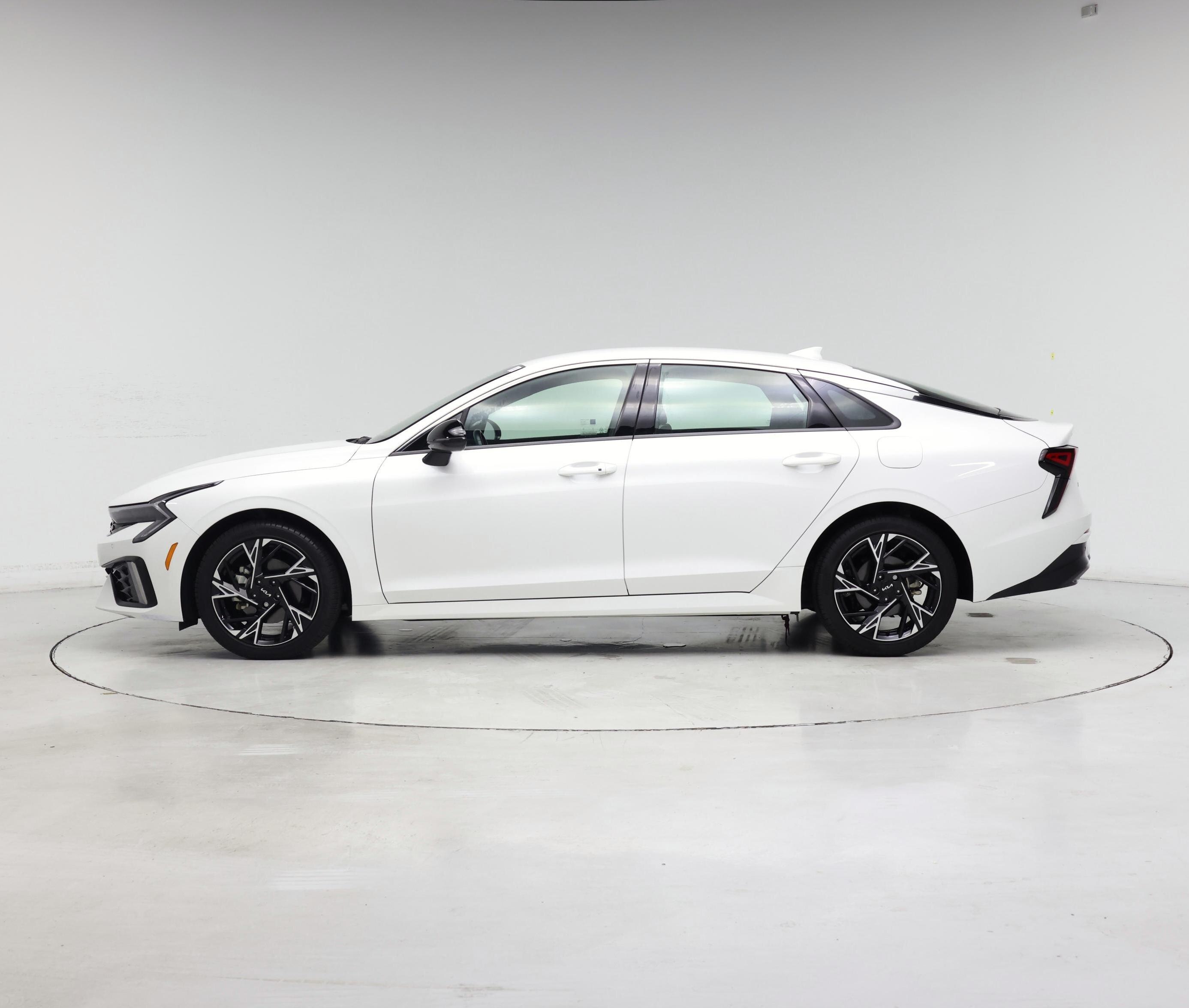Thumbnail: 2025 Kia K5 - 3