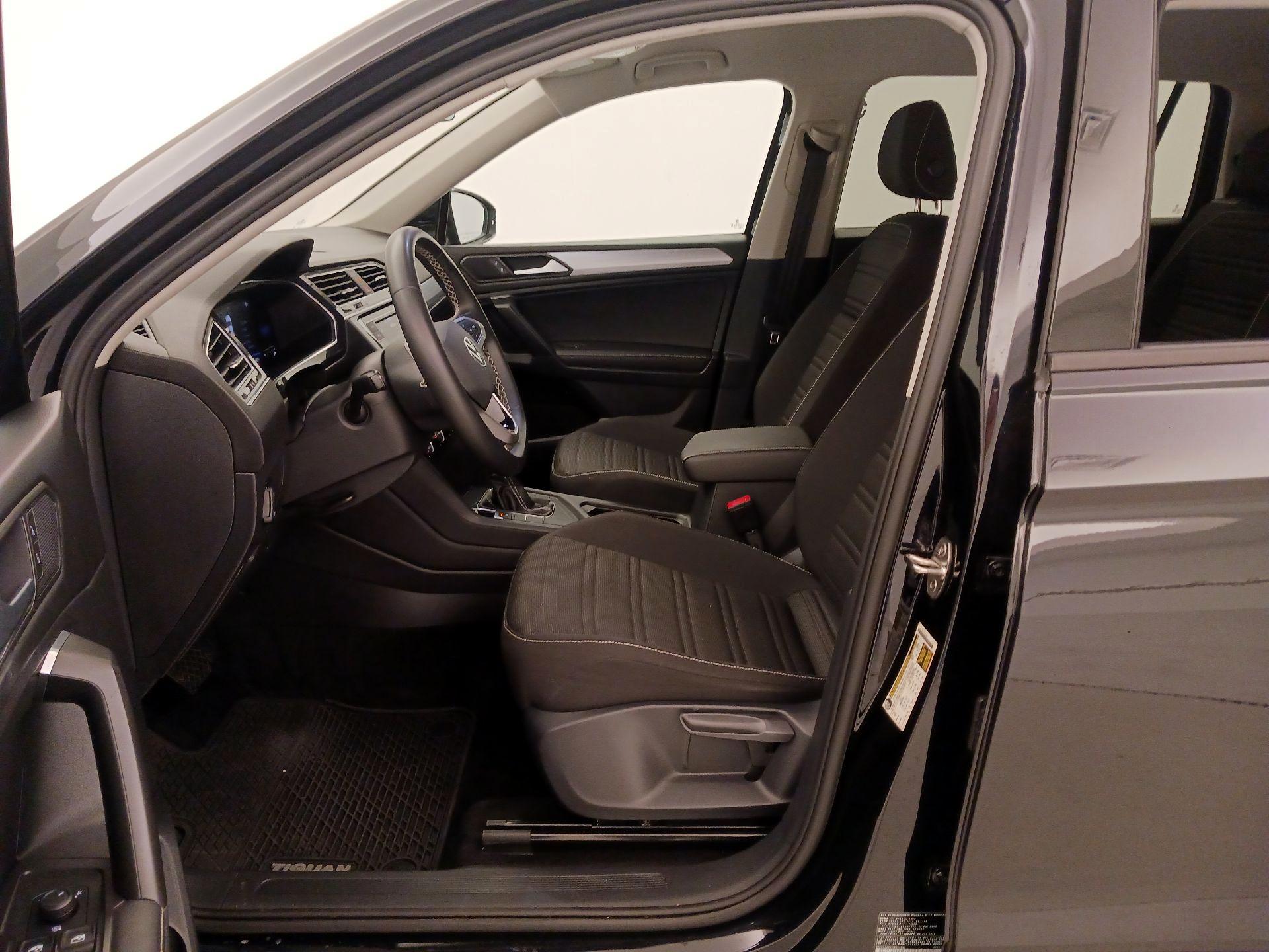 Thumbnail: 2023 Volkswagen Tiguan - 11