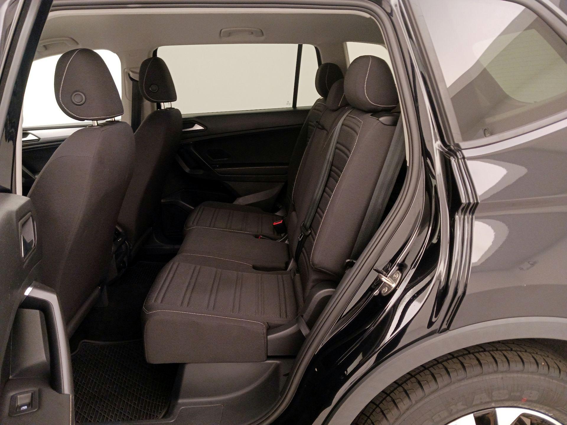 Thumbnail: 2023 Volkswagen Tiguan - 19