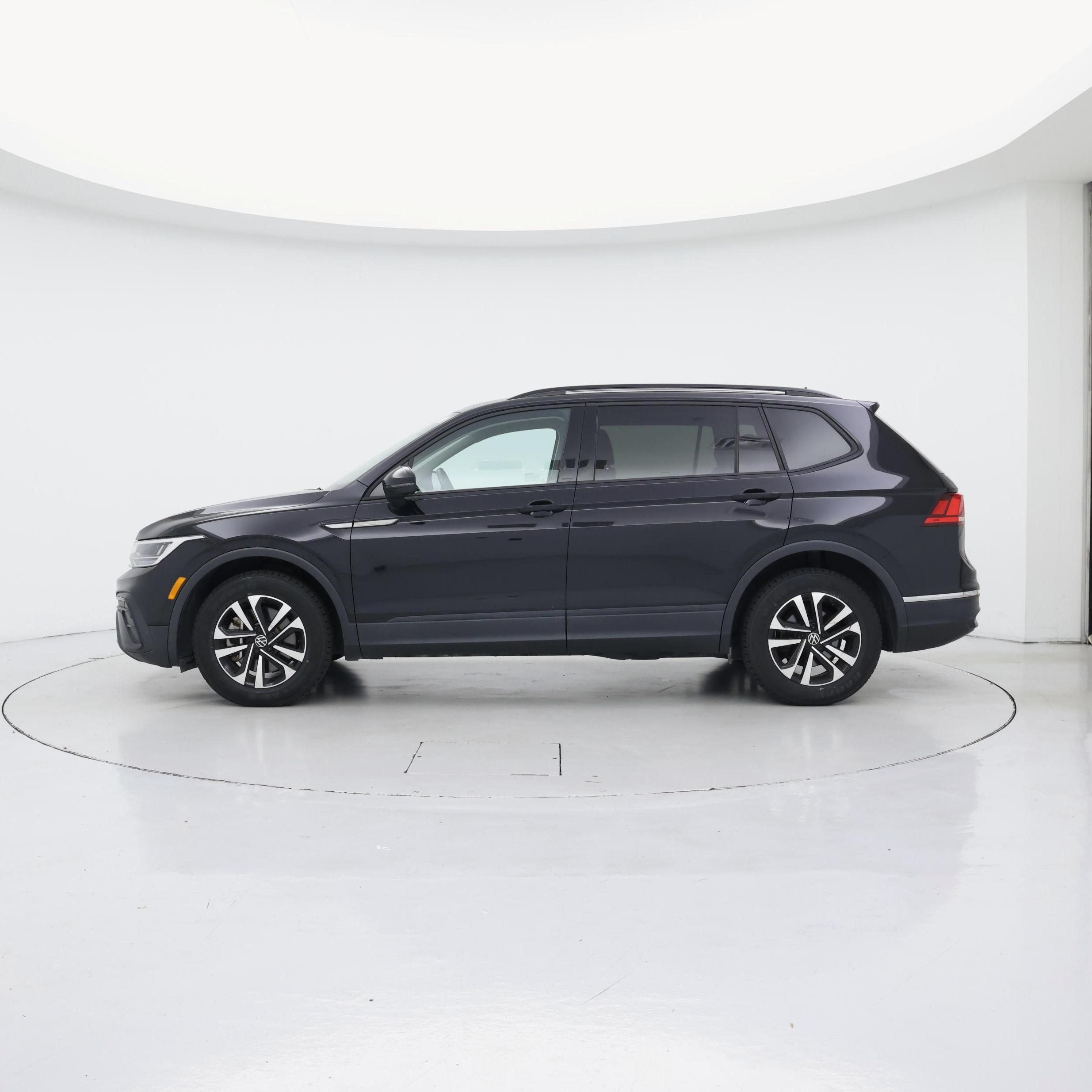 Thumbnail: 2023 Volkswagen Tiguan - 3