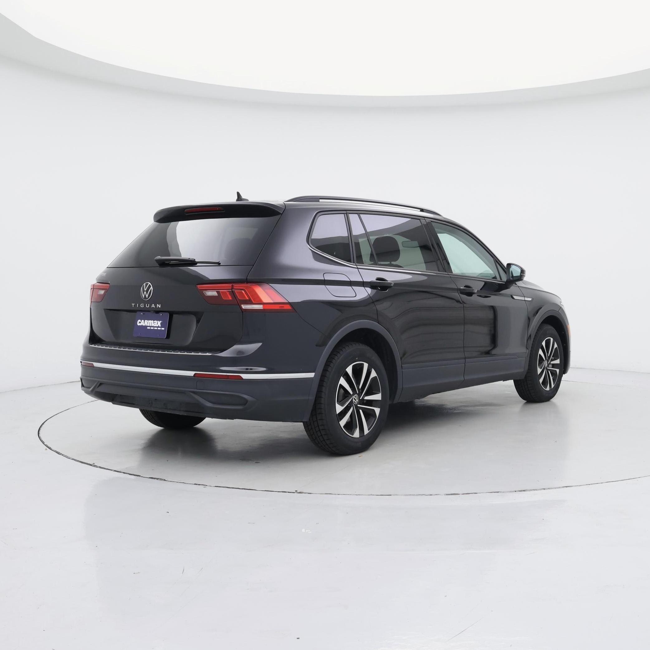 Thumbnail: 2023 Volkswagen Tiguan - 8