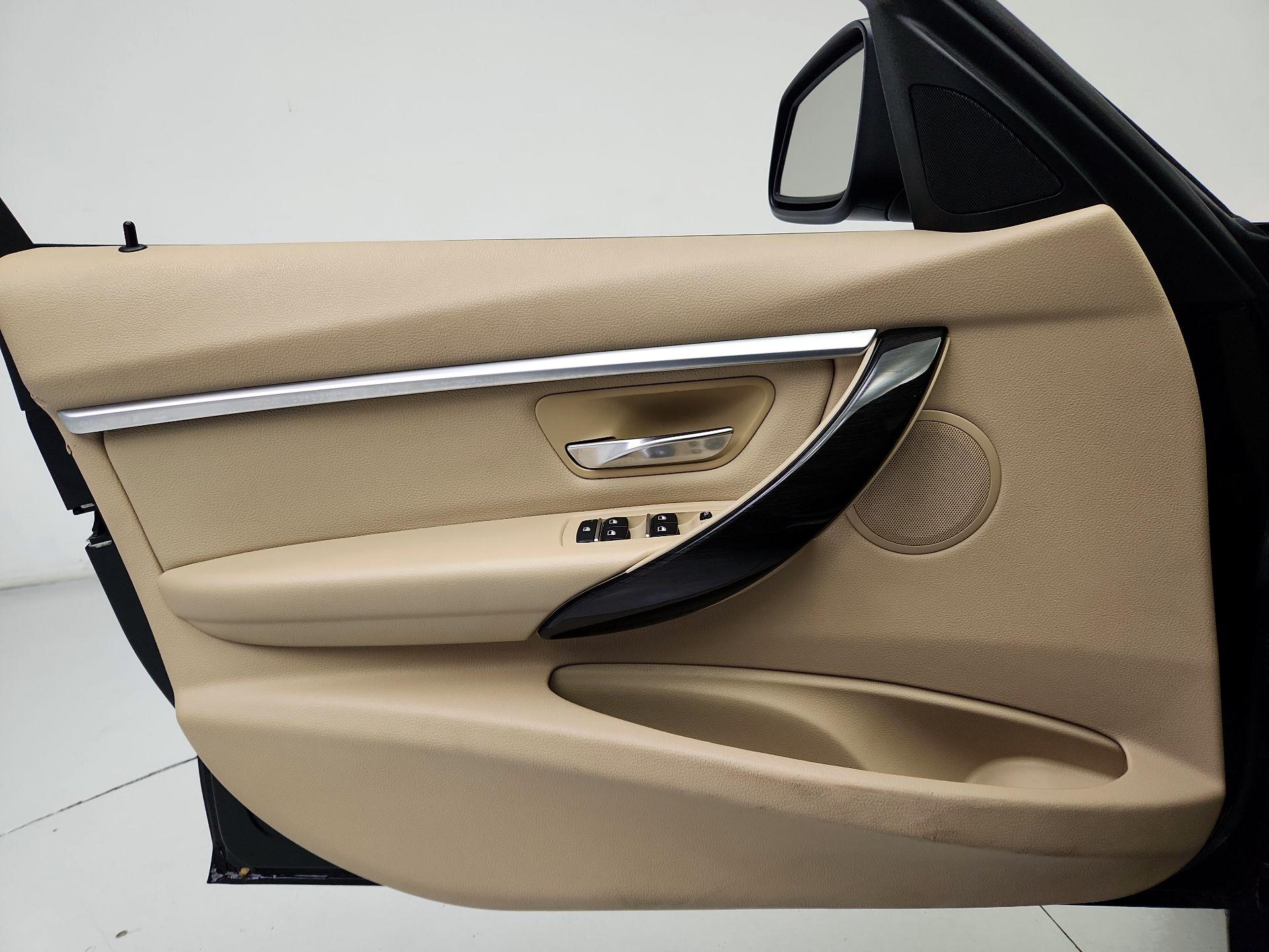 Thumbnail: 2016 BMW 3 Series - 12
