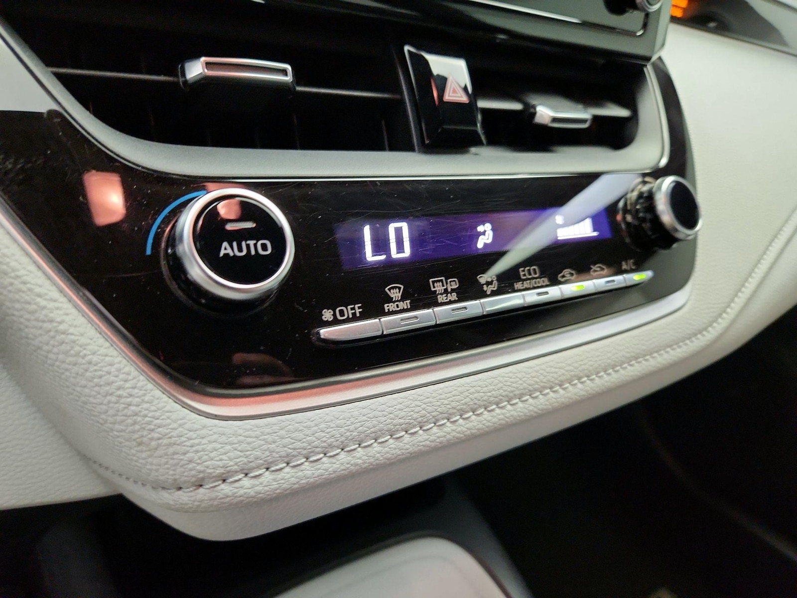 2020 Toyota Corolla SE - Photo 17
