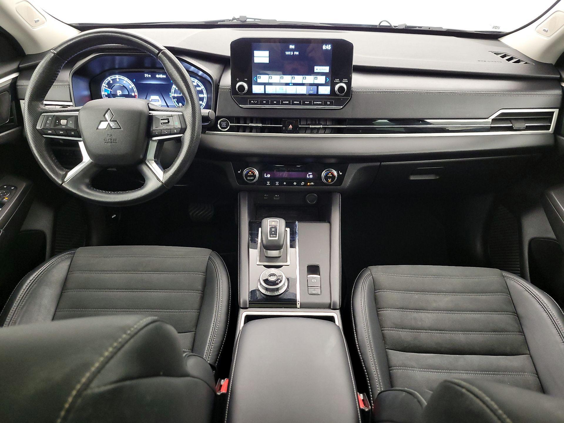 Thumbnail: 2023 Mitsubishi Outlander - 9