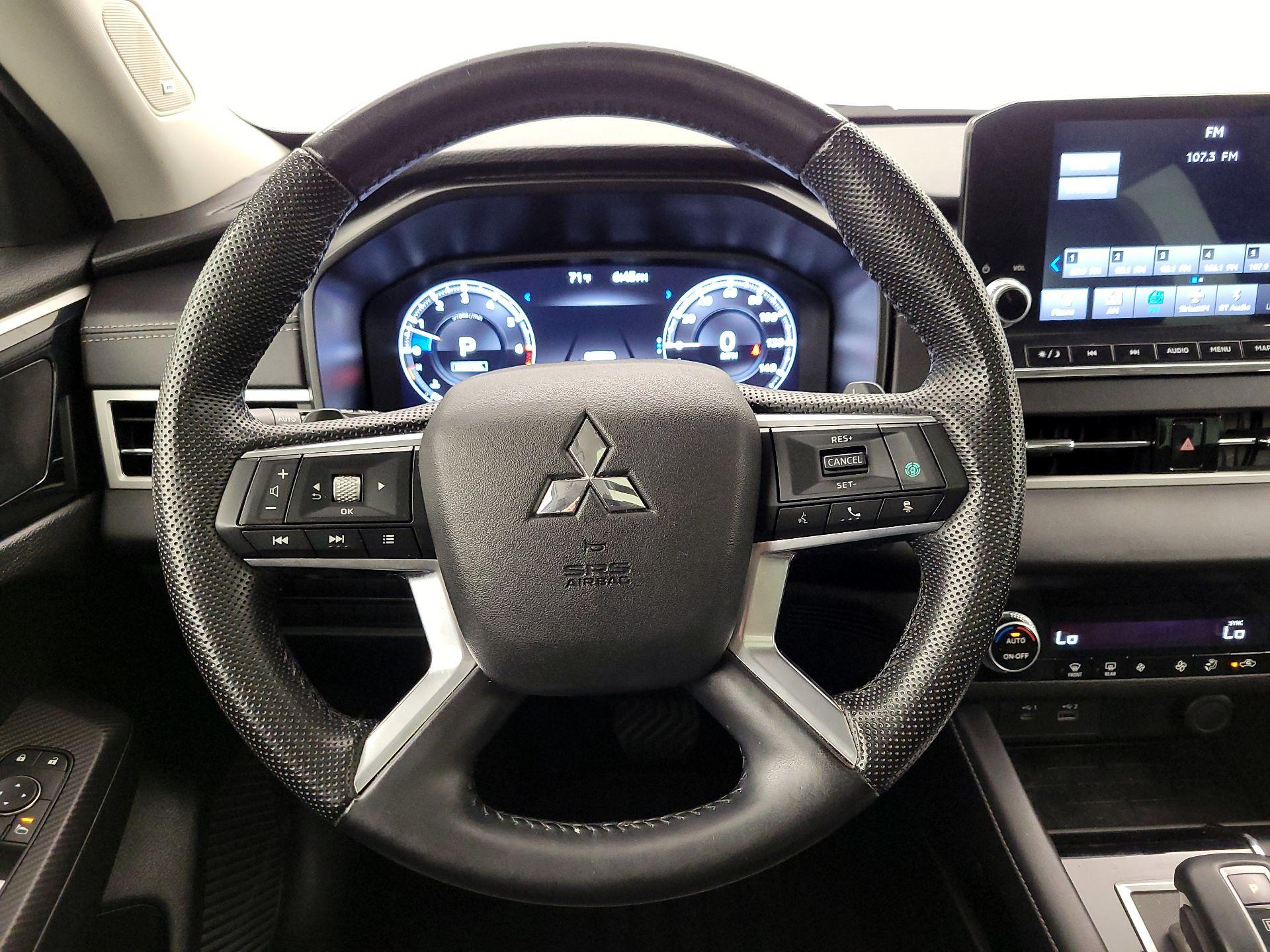 Thumbnail: 2023 Mitsubishi Outlander - 10