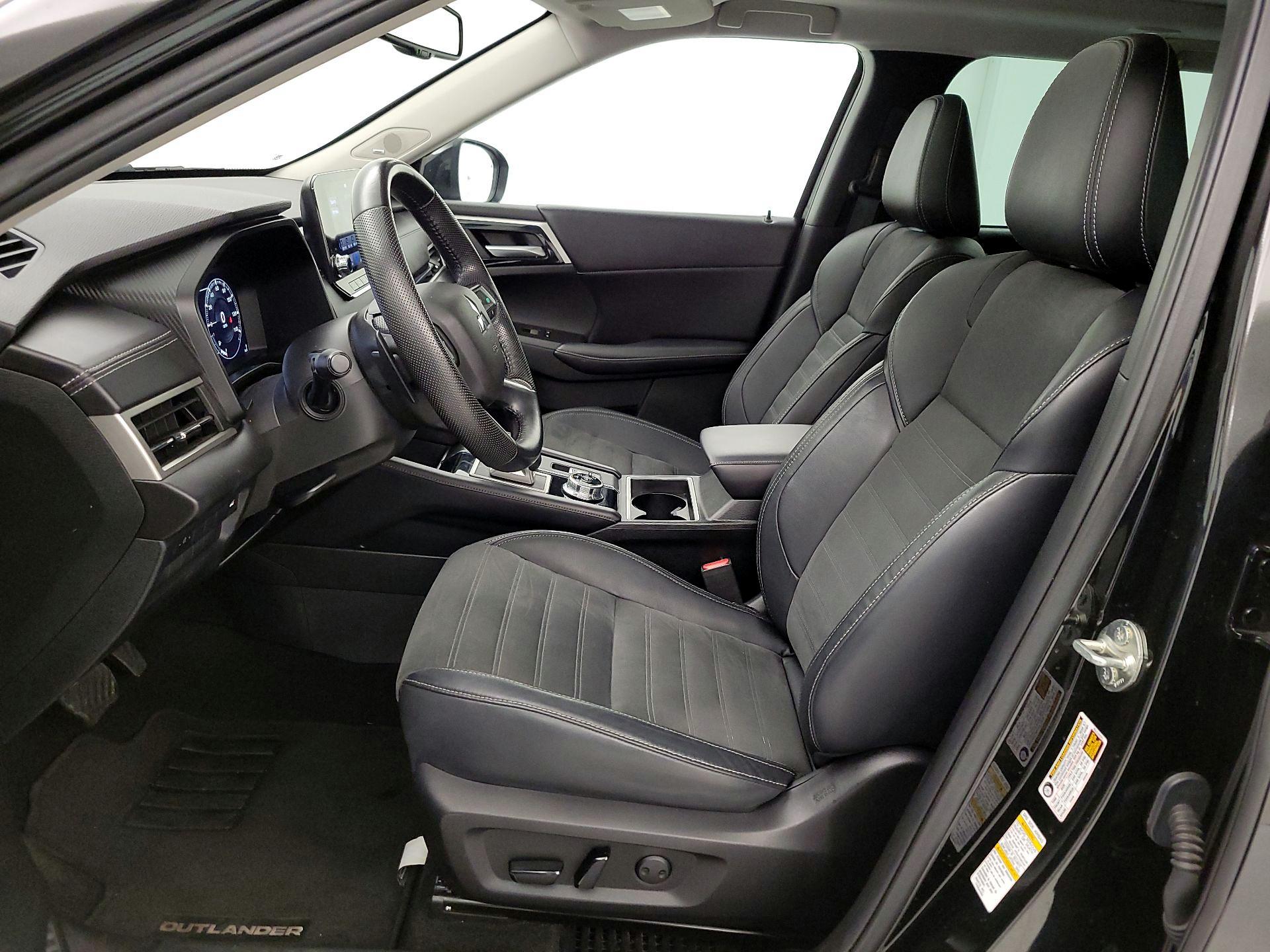 Thumbnail: 2023 Mitsubishi Outlander - 11