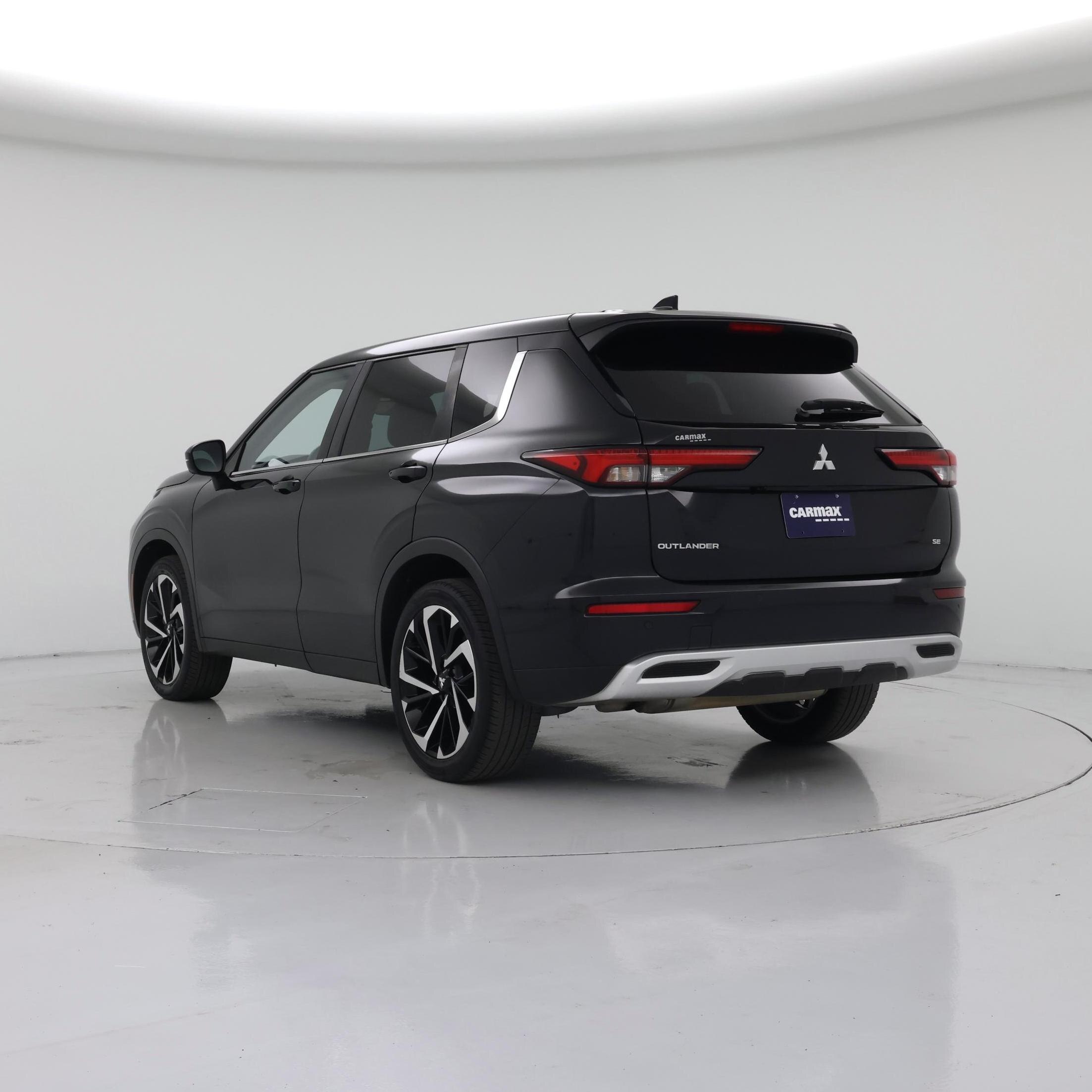 Thumbnail: 2023 Mitsubishi Outlander - 2