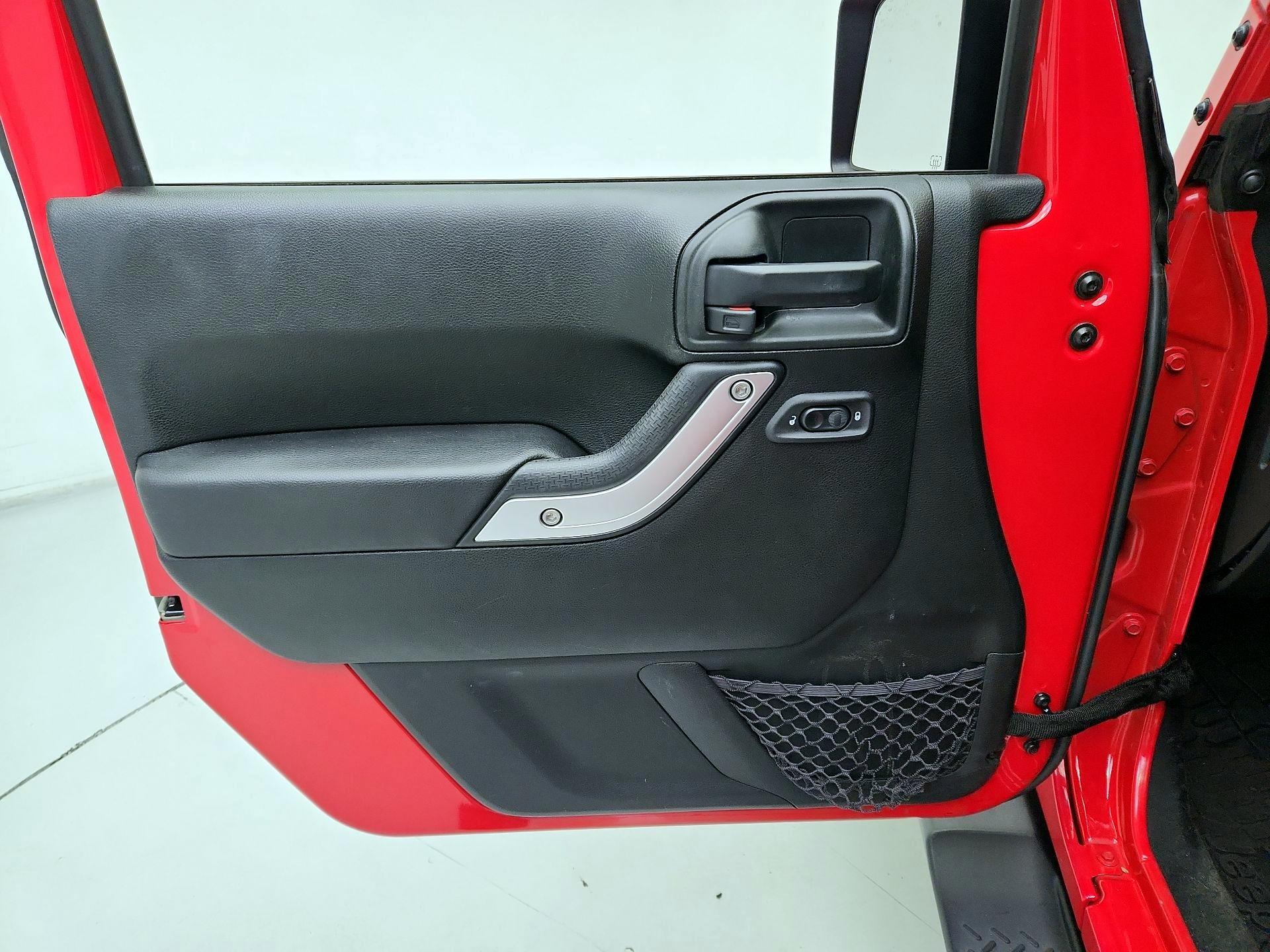 Thumbnail: 2018 Jeep Wrangler - 12