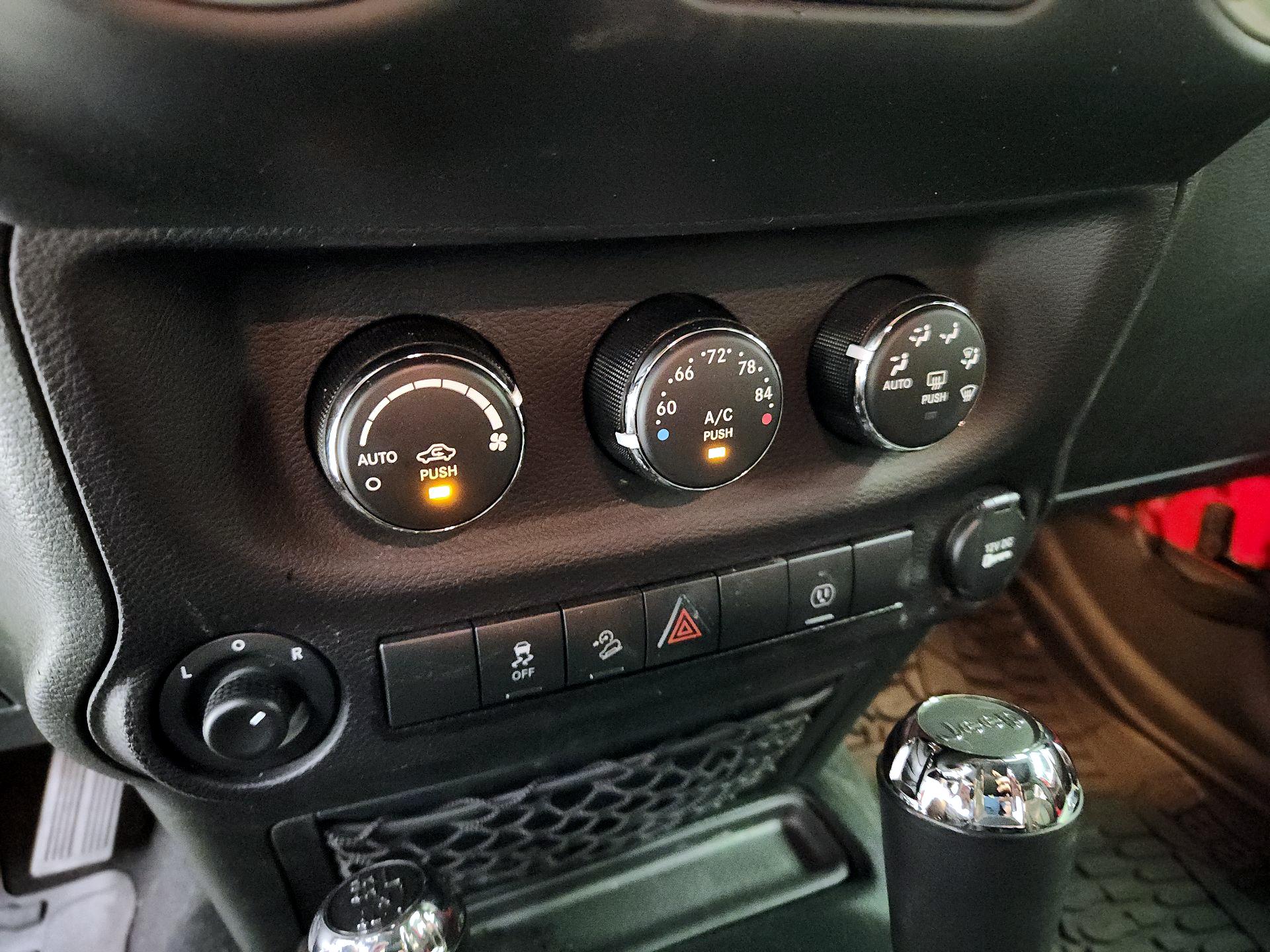 Thumbnail: 2018 Jeep Wrangler - 15