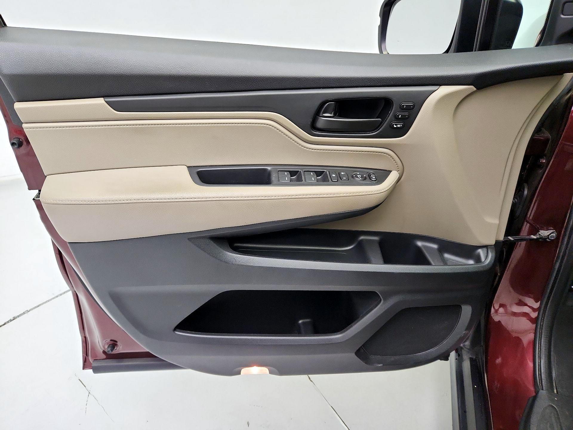 Thumbnail: 2019 Honda Odyssey - 12