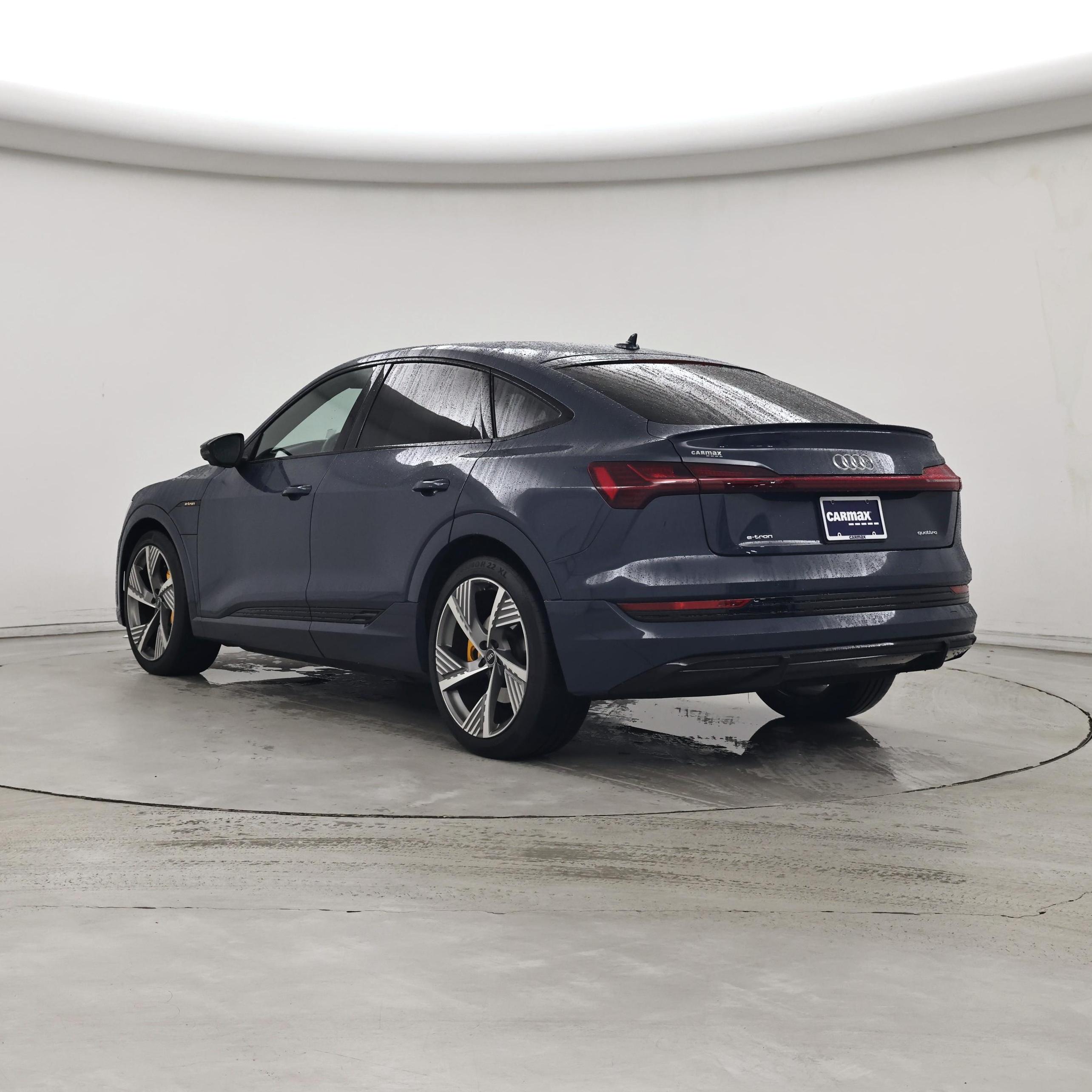 Thumbnail: 2022 Audi e-tron S - 2