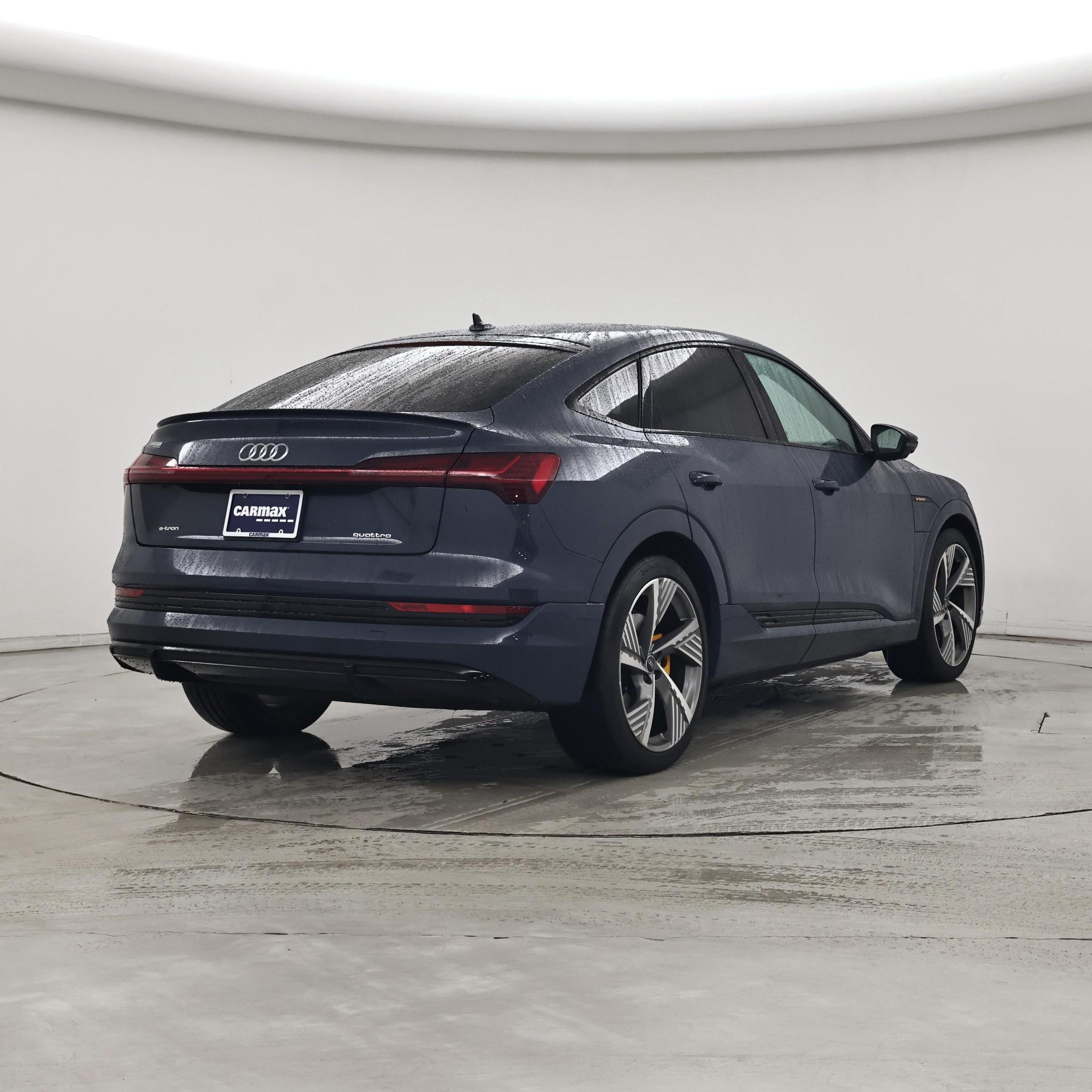 Thumbnail: 2022 Audi e-tron S - 8