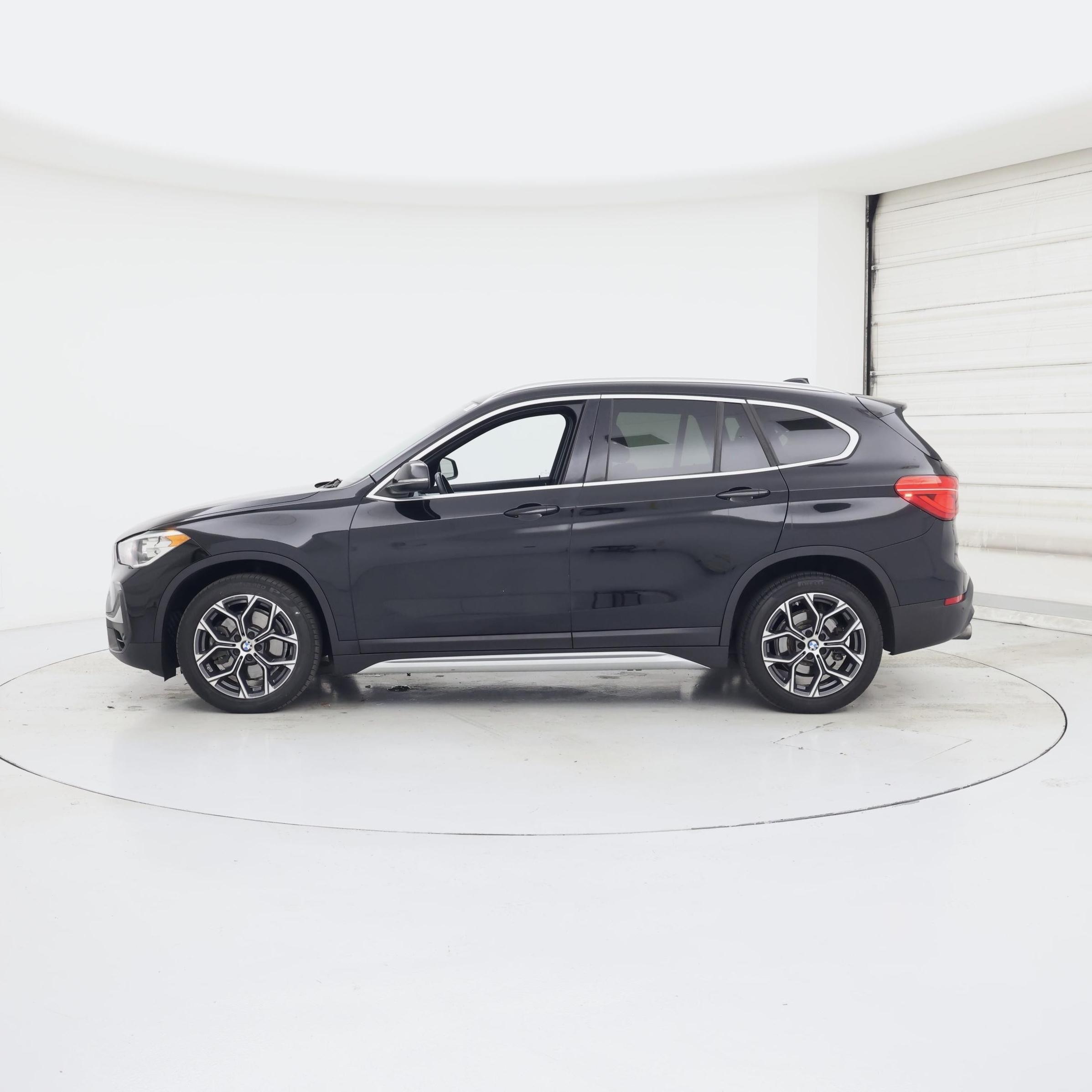 Thumbnail: 2021 BMW X1 - 3