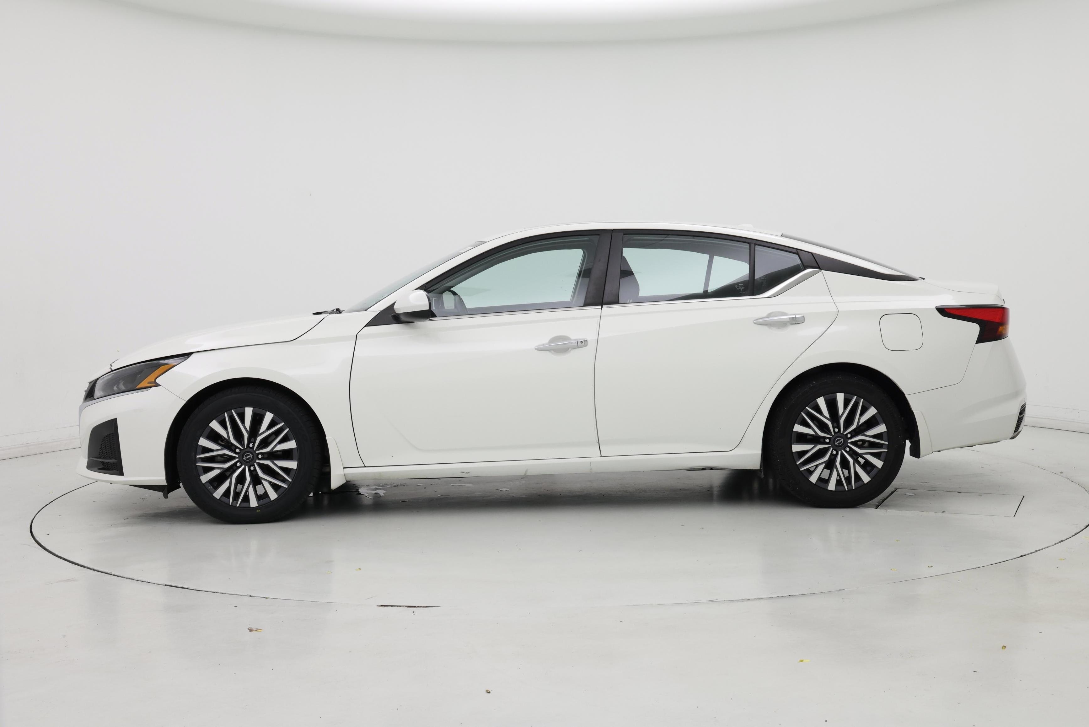 Thumbnail: 2023 Nissan Altima - 3