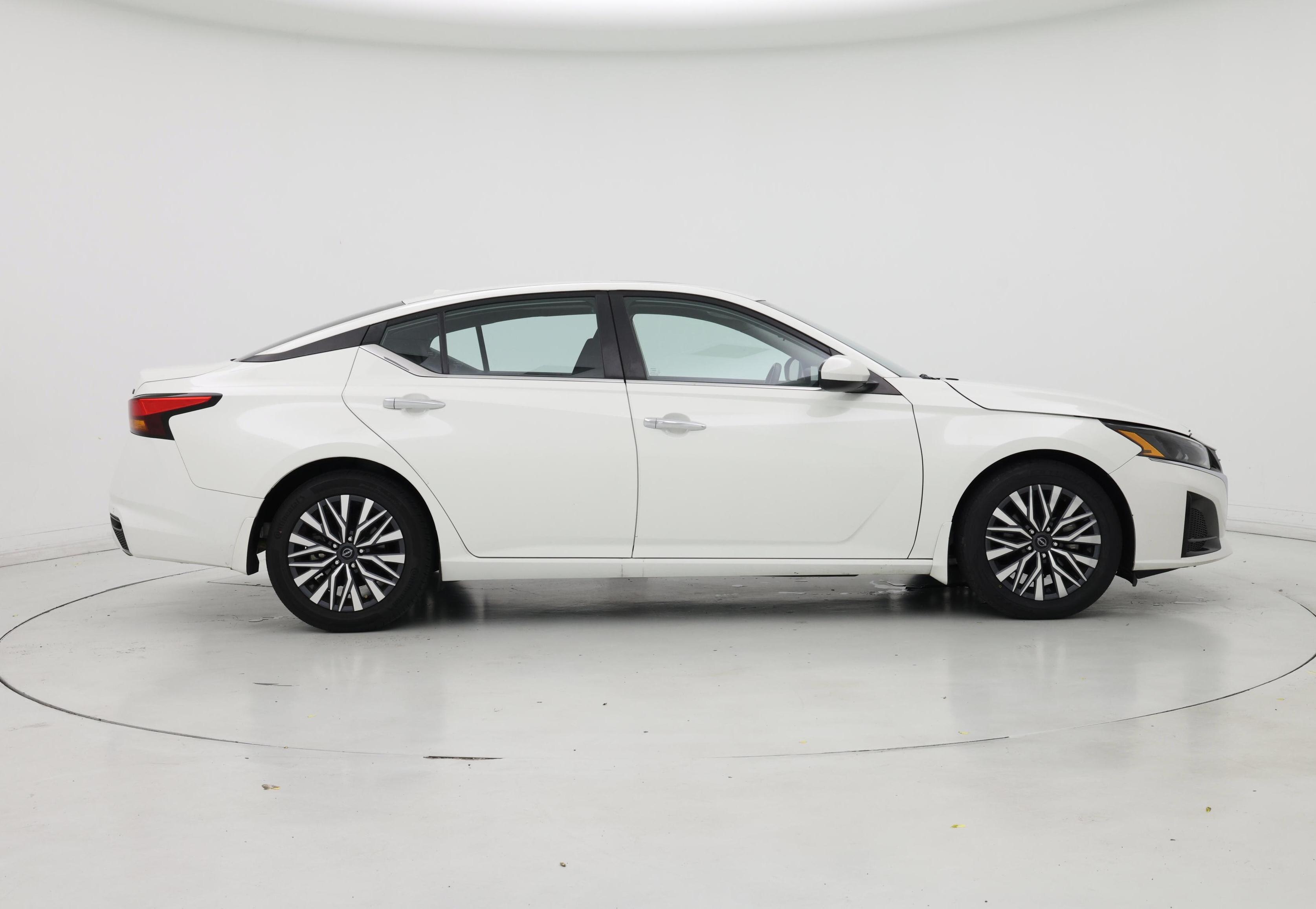 Thumbnail: 2023 Nissan Altima - 7