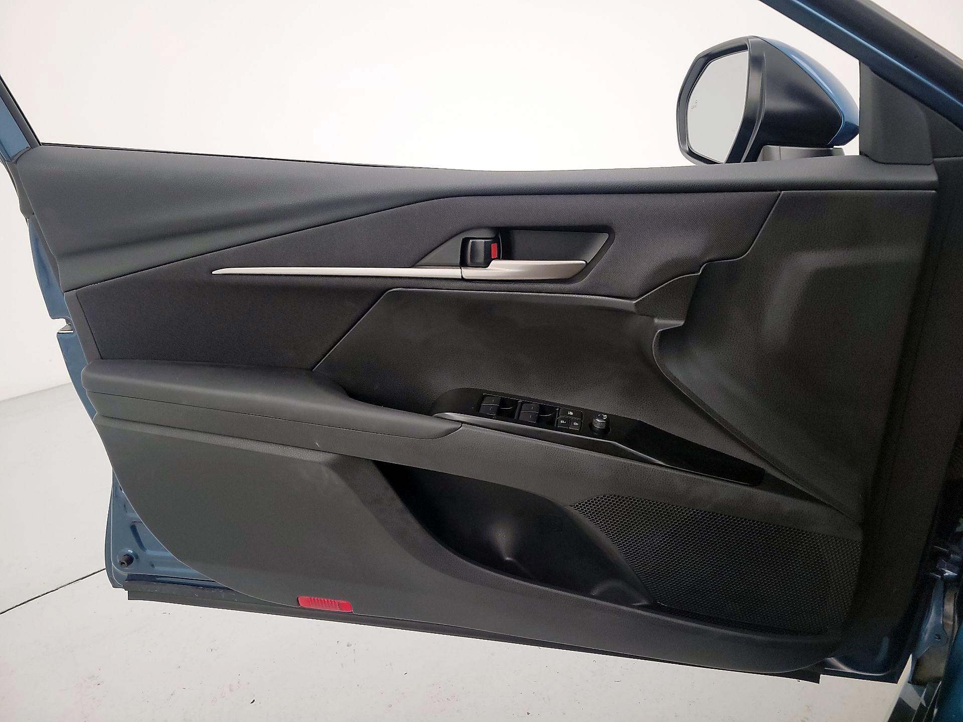Thumbnail: 2025 Toyota Camry - 12