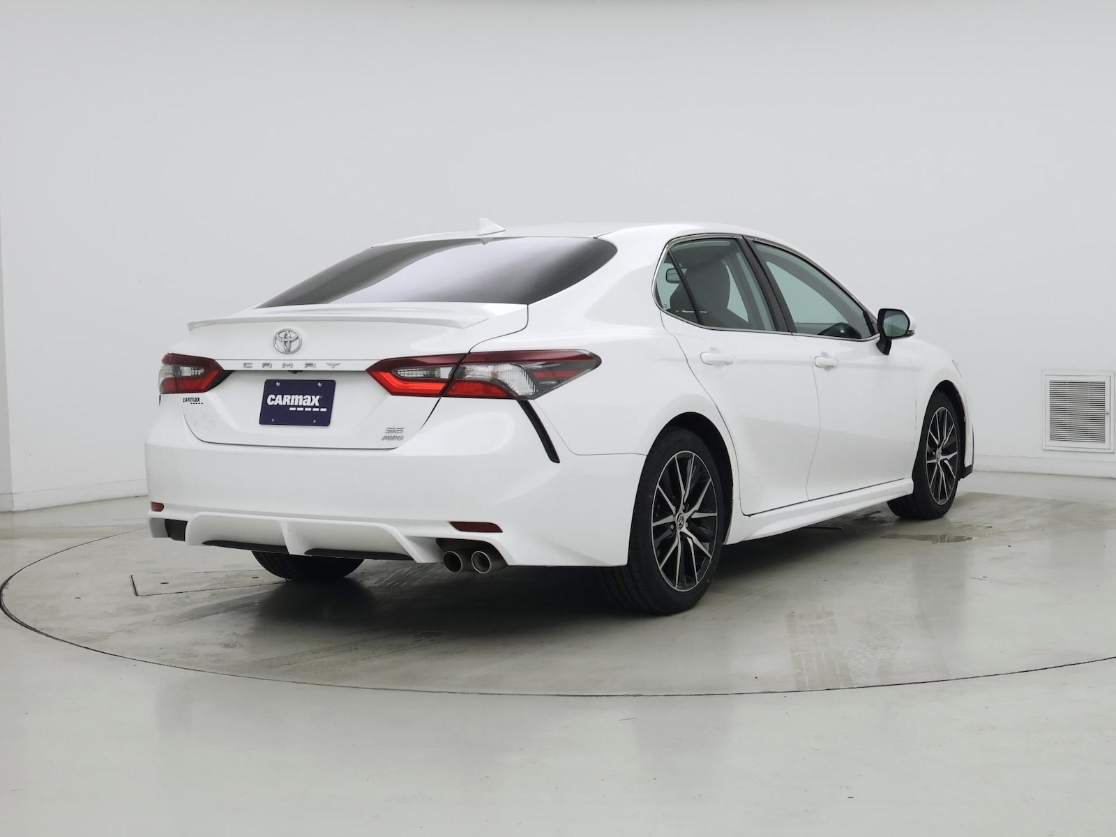 2023 Toyota Camry SE - Photo 9