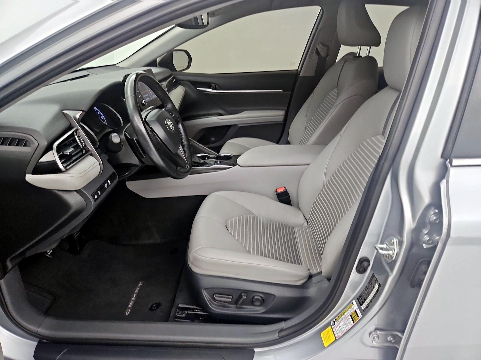 2024 Toyota Camry SE - Photo 12