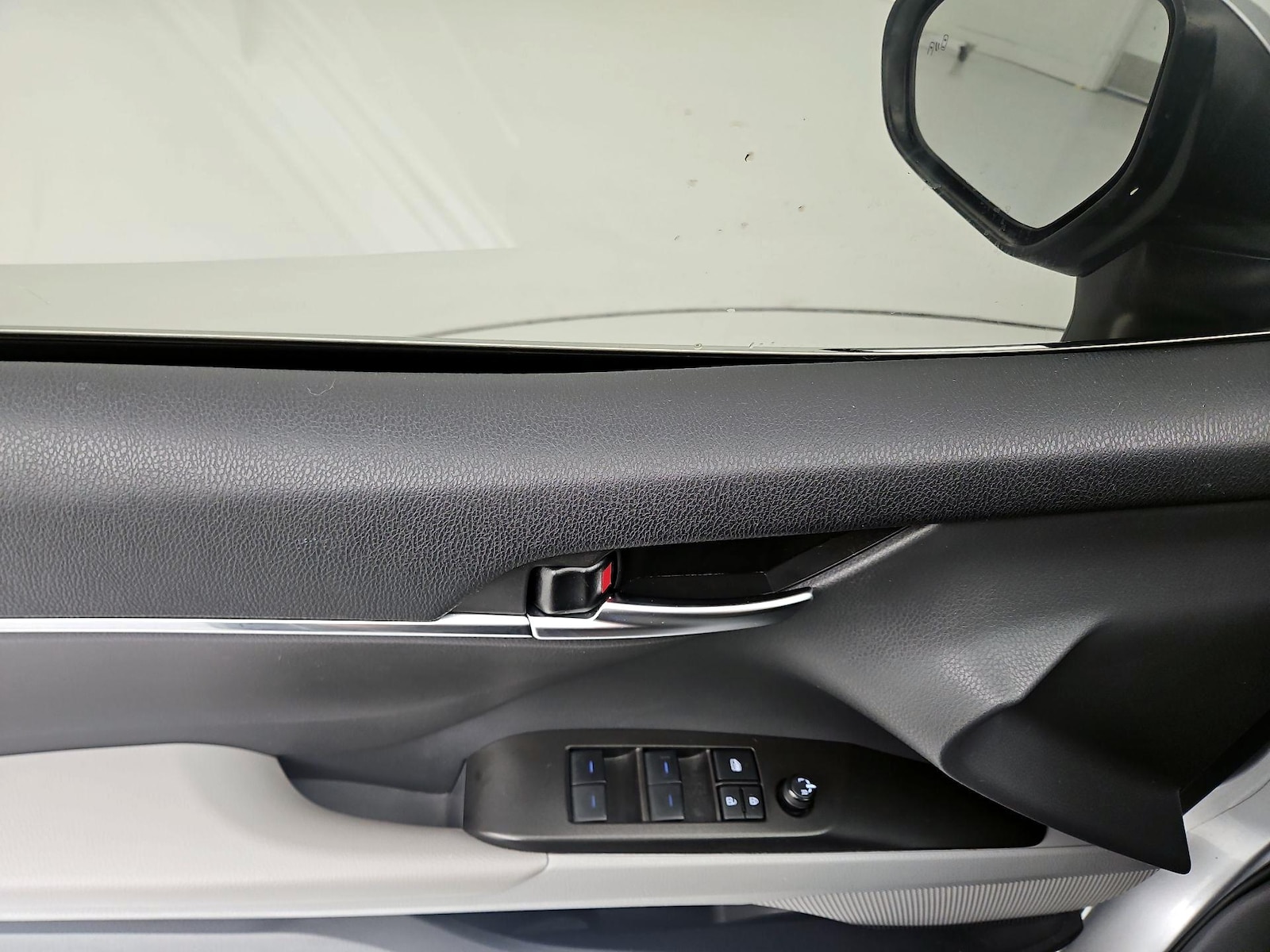 2024 Toyota Camry SE - Photo 13